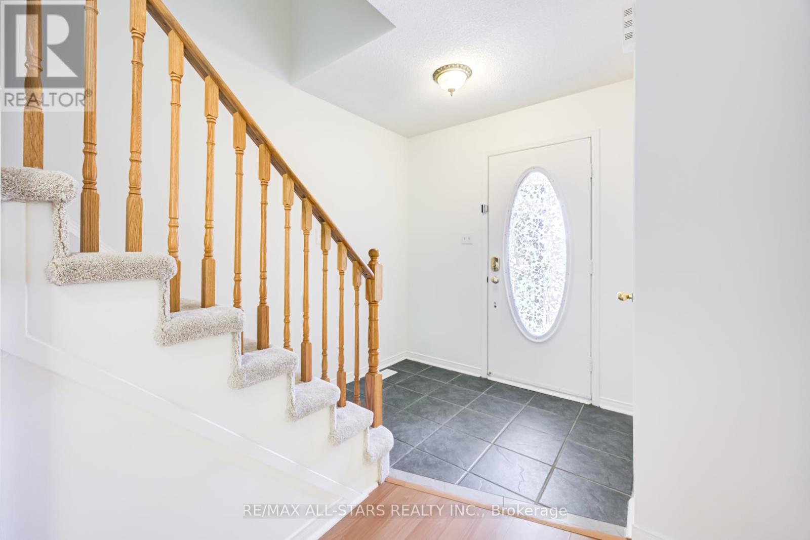 51 Playfair Road, Whitby, Ontario  L1N 9S6 - Photo 6 - E13216052