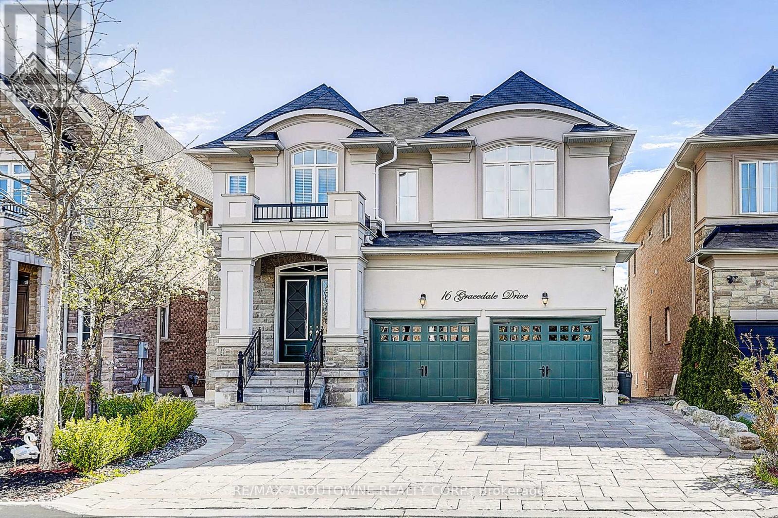 16 GRACEDALE DRIVE, Richmond Hill, Ontario