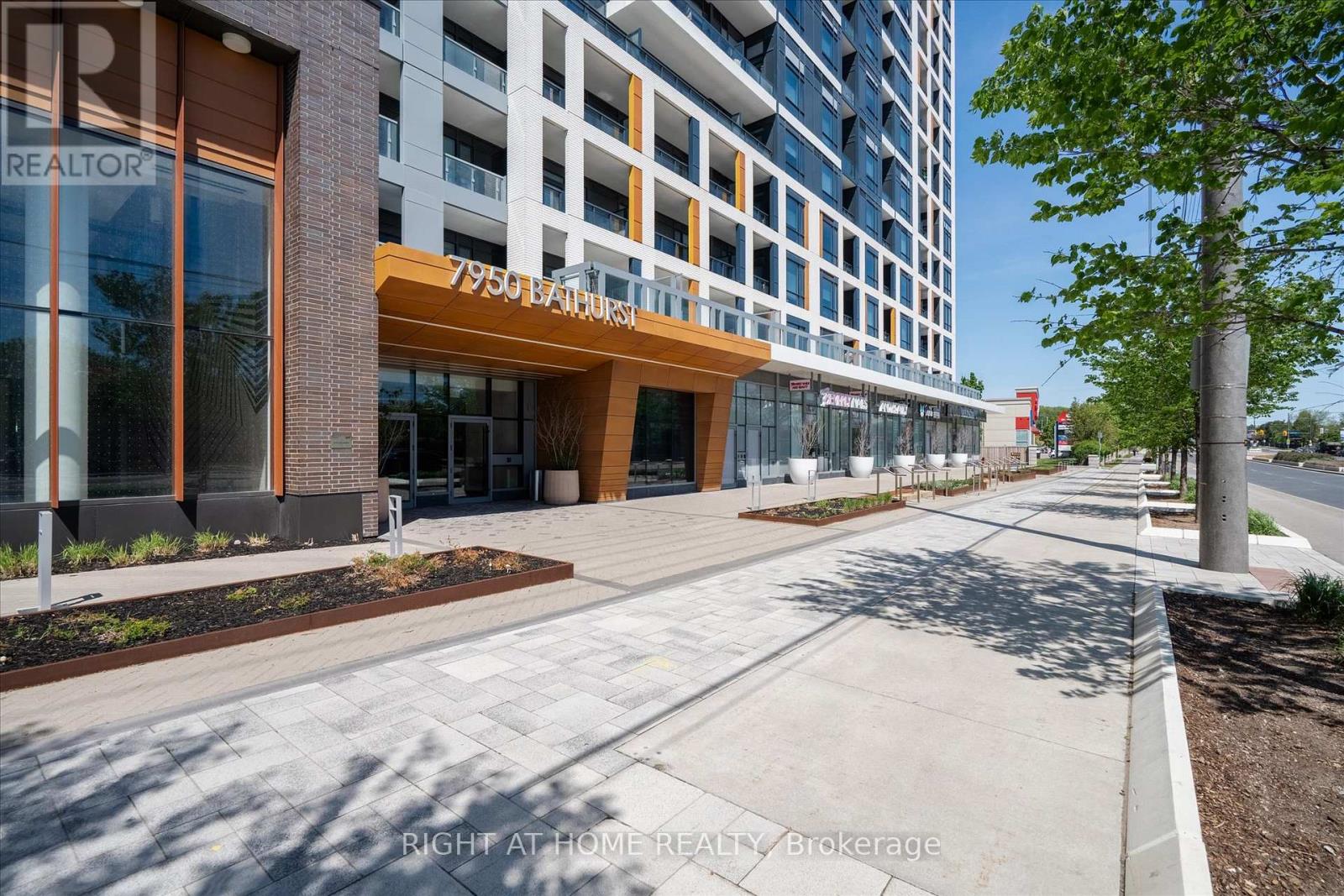 1424 - 7950 Bathurst Street, Vaughan, Ontario  L4J 0L4 - Photo 2 - N13216222