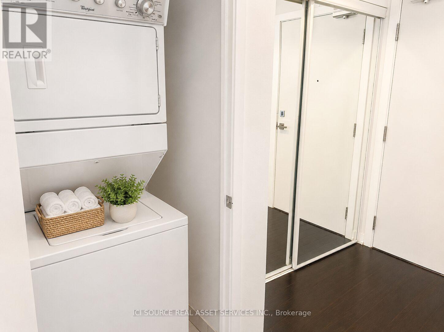 1909 - 4011 Brickstone Mews, Mississauga, Ontario  L5B 0G3 - Photo 4 - W13215998