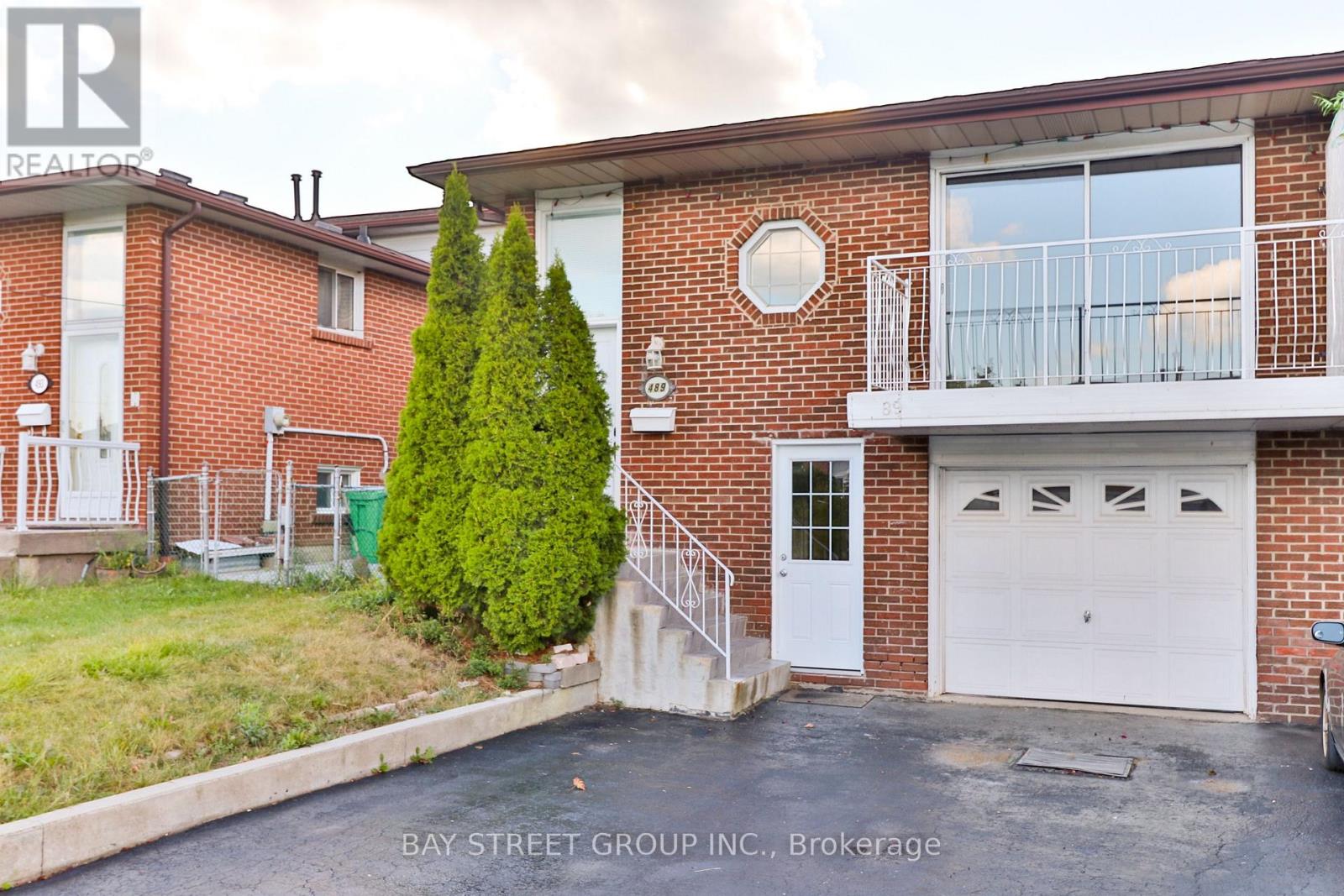 489 Fergo Avenue, Mississauga, Ontario  L5B 2J2 - Photo 2 - W13216068
