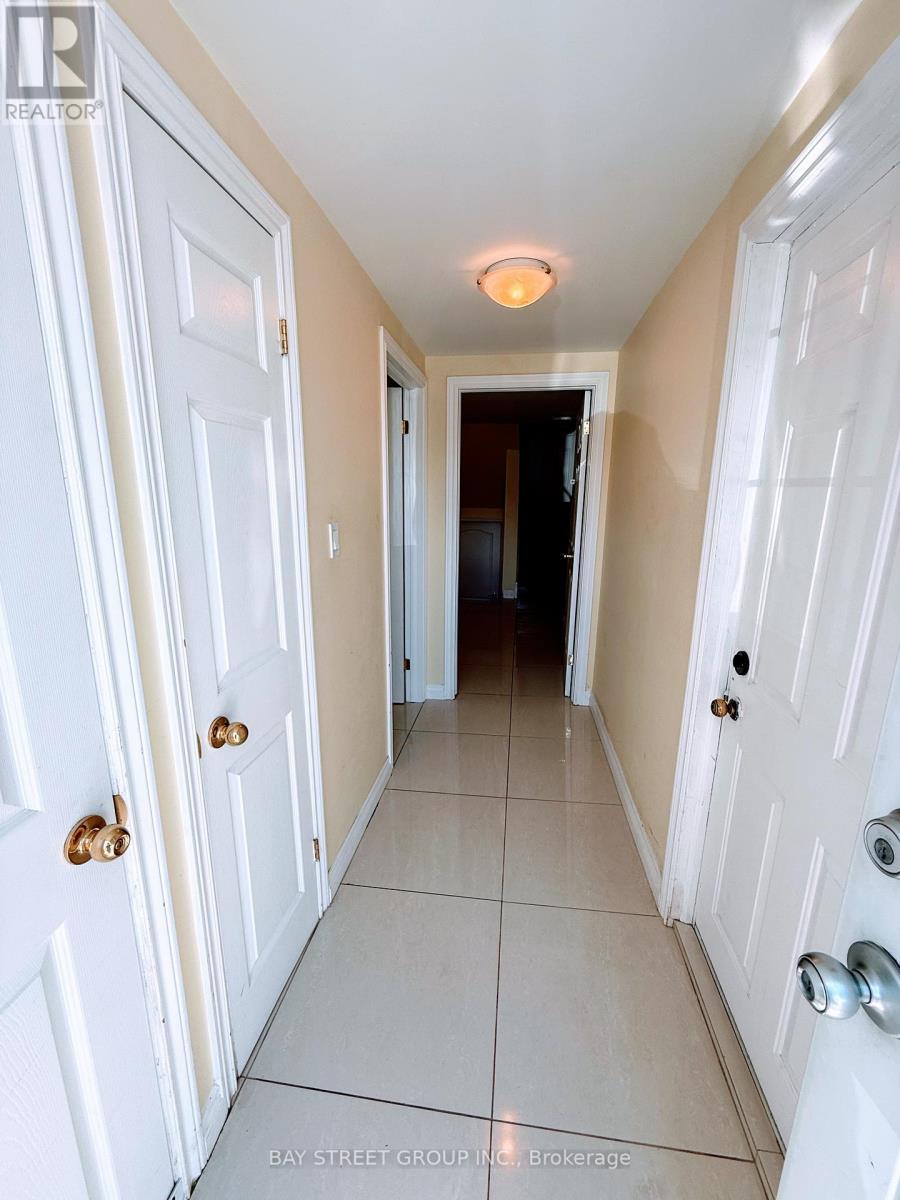 489 Fergo Avenue, Mississauga, Ontario  L5B 2J2 - Photo 4 - W13216068