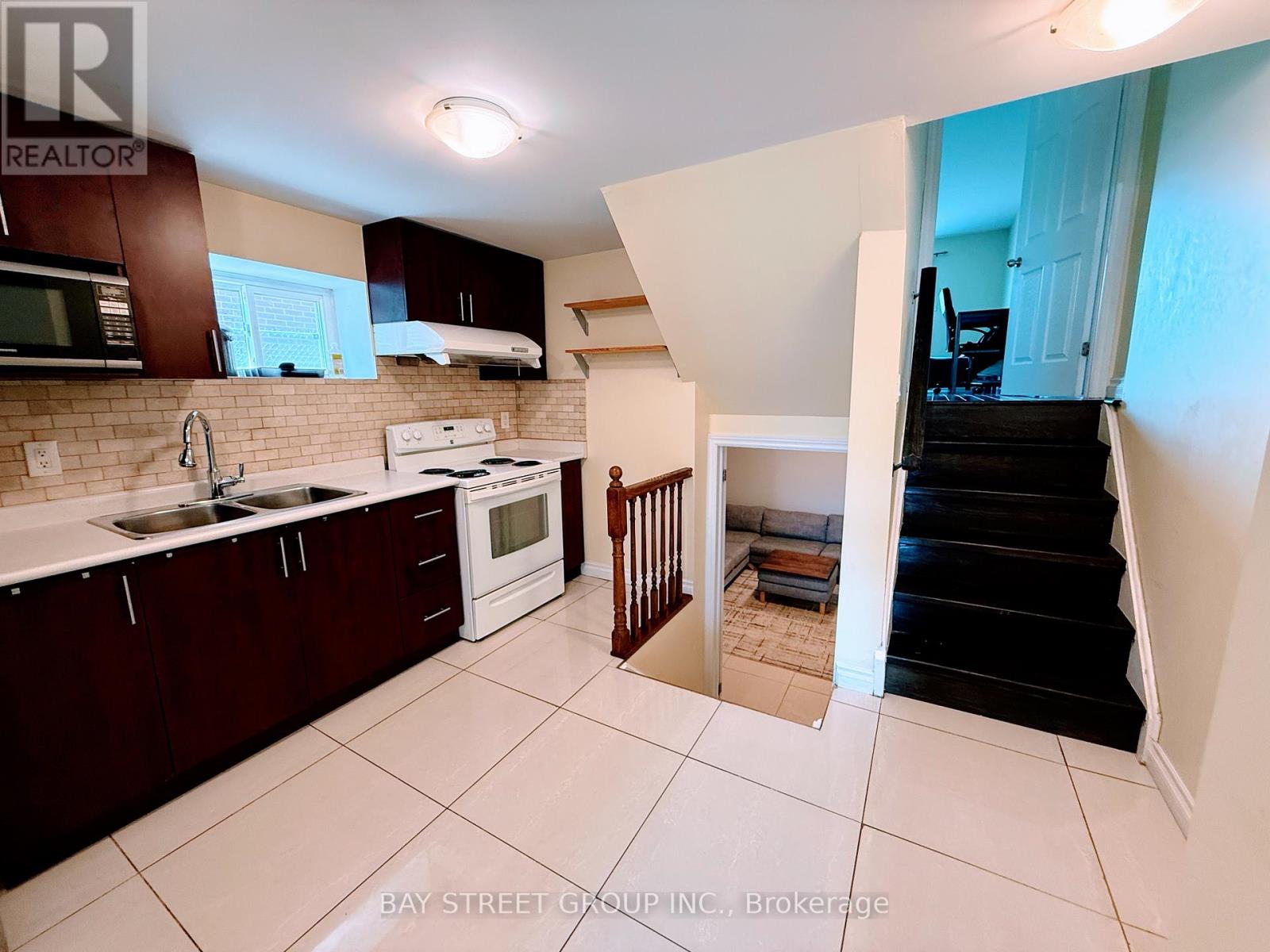 489 Fergo Avenue, Mississauga, Ontario  L5B 2J2 - Photo 5 - W13216068