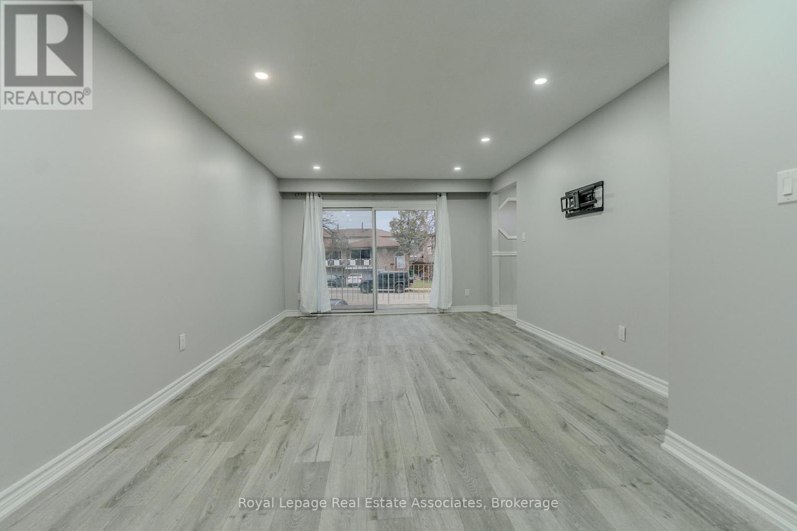 337 Hansen Road N, Brampton, Ontario  L6V 2Y2 - Photo 4 - W13216074