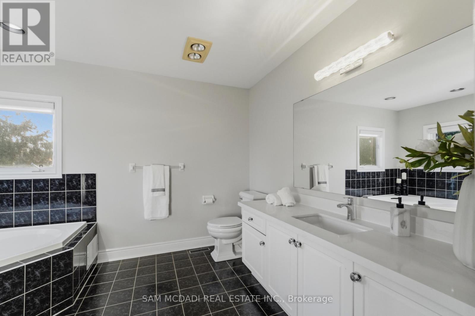 6311 Mulberry Crescent, Mississauga, Ontario  L5V 1B7 - Photo 35 - W13216132