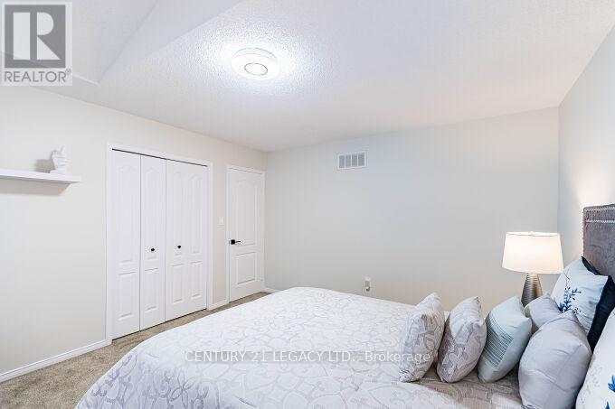 4110 Forest Run Avenue, Burlington, Ontario  L7M 4L7 - Photo 42 - W13216152