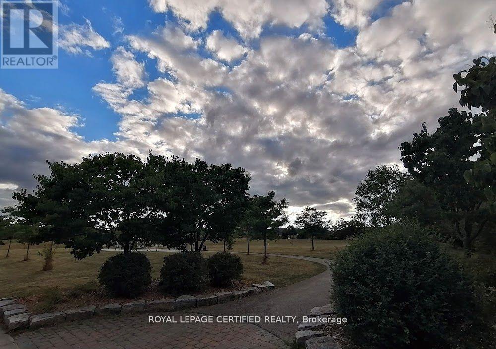 5126 Des Jardines Drive, Burlington, Ontario  L7L 6L7 - Photo 7 - W13216198
