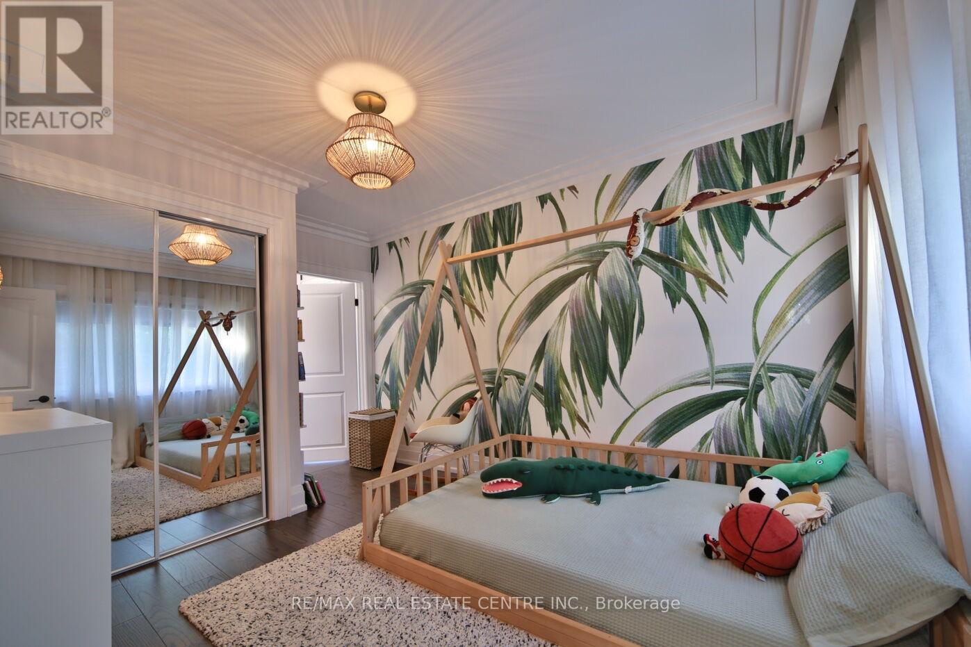187 Wyndham Street, Mississauga, Ontario  L5M 1N4 - Photo 16 - W13216208