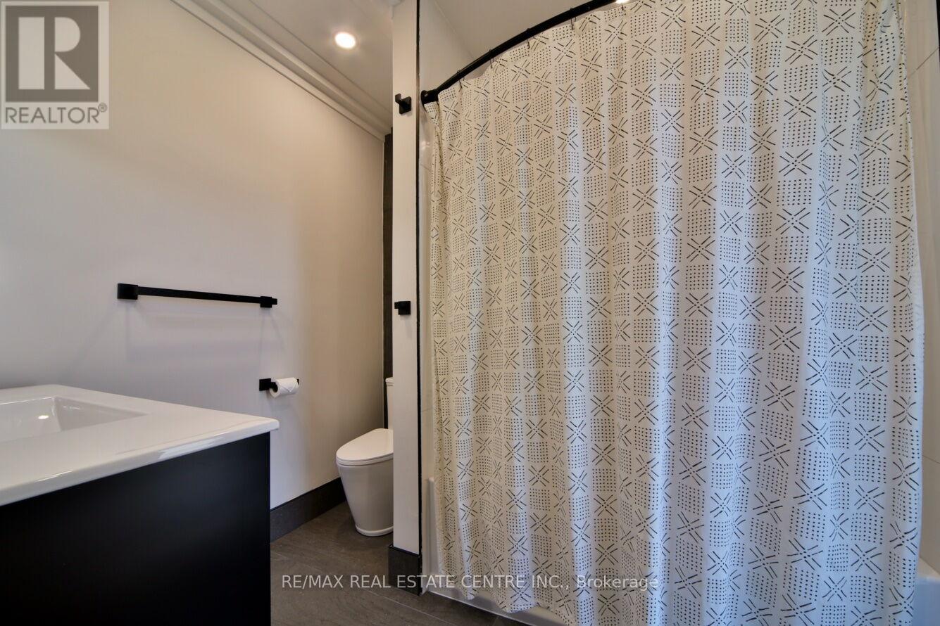 187 Wyndham Street, Mississauga, Ontario  L5M 1N4 - Photo 17 - W13216208