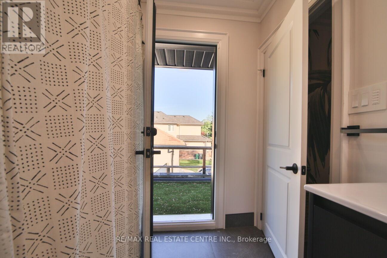 187 Wyndham Street, Mississauga, Ontario  L5M 1N4 - Photo 18 - W13216208