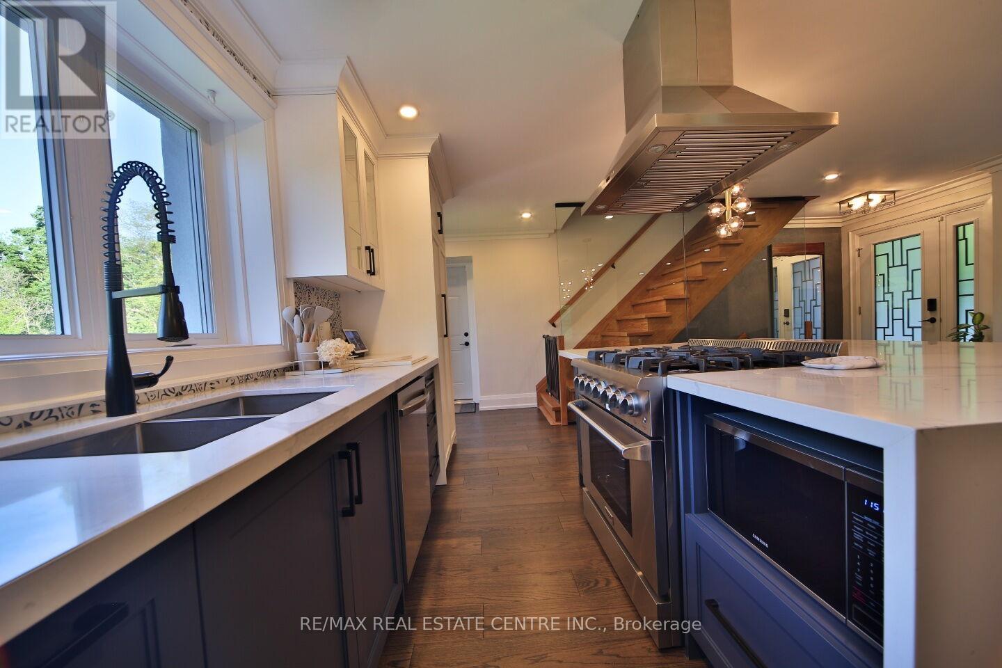 187 Wyndham Street, Mississauga, Ontario  L5M 1N4 - Photo 7 - W13216208
