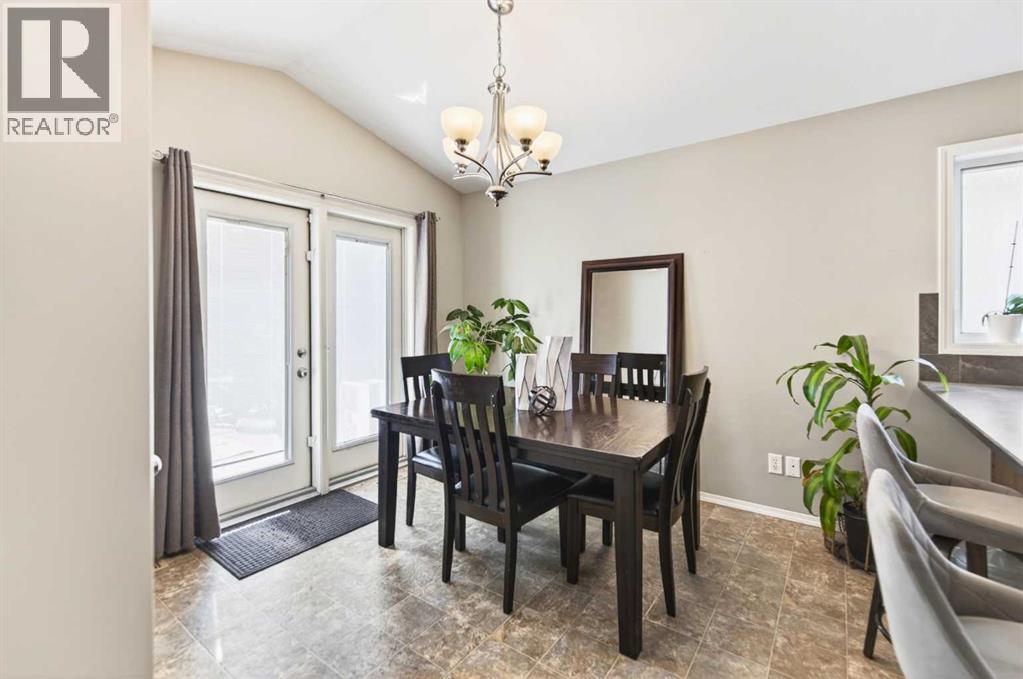 32 Reynolds Road, Sylvan Lake, Alberta  T4S 0C2 - Photo 8 - A2315169