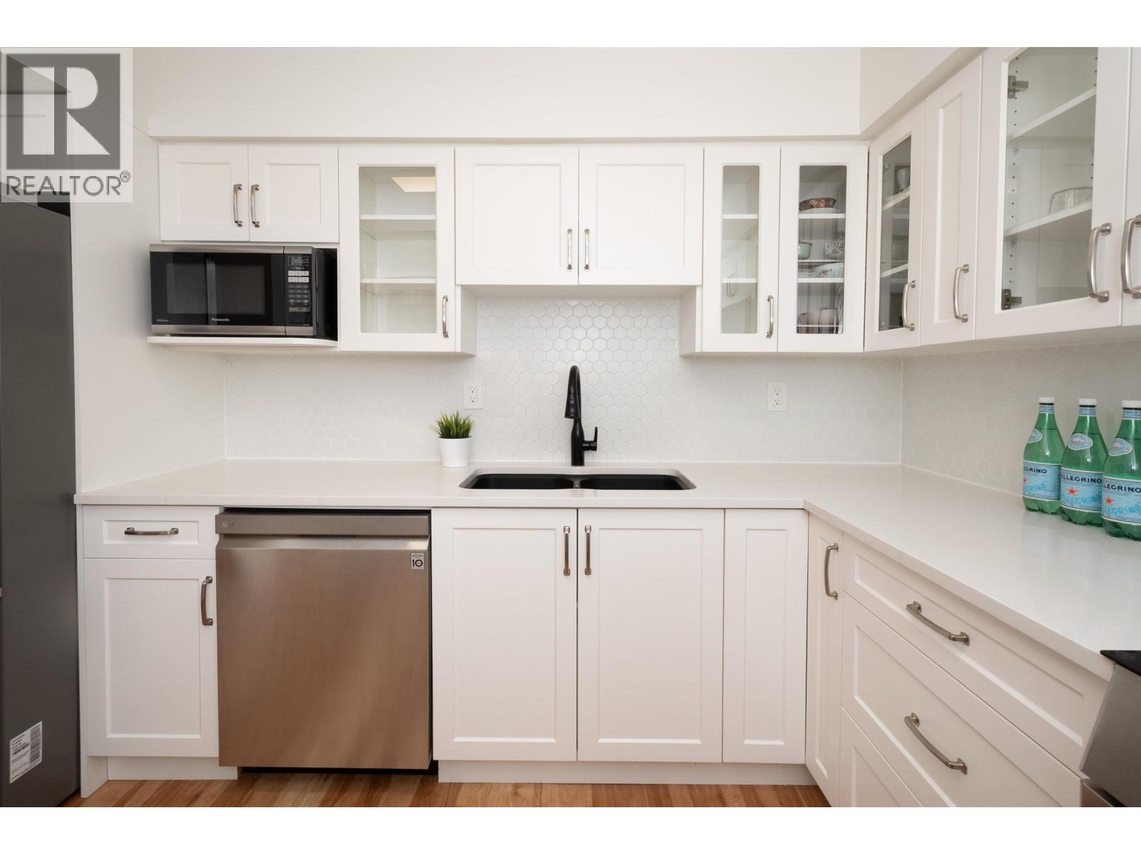 8328 Aspenwood Place, Burnaby, British Columbia V5A 3V3 - Photo 13 - R3114373