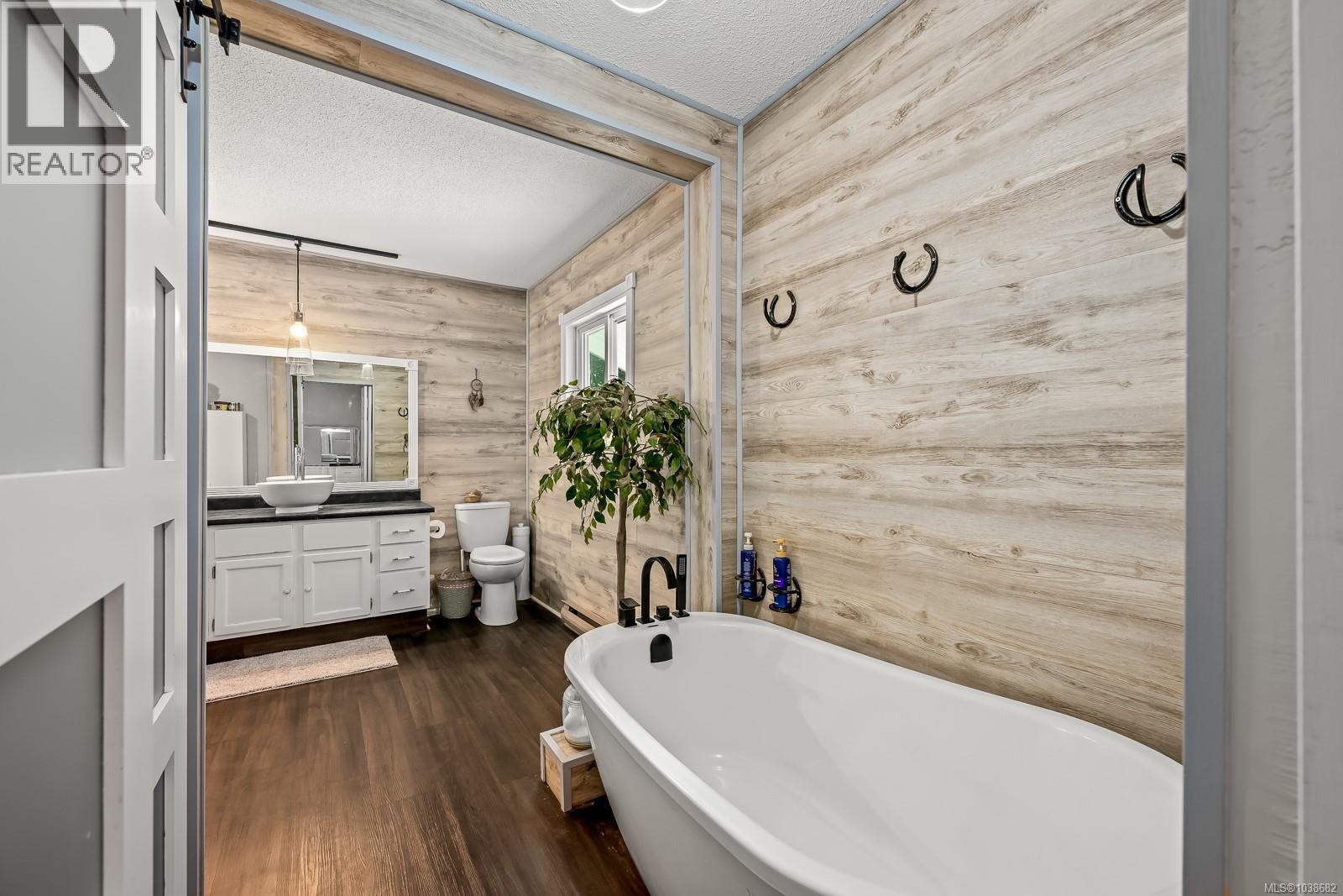 2468 Endall Rd, Black Creek, British Columbia  V0R 1C0 - Photo 46 - 1038682