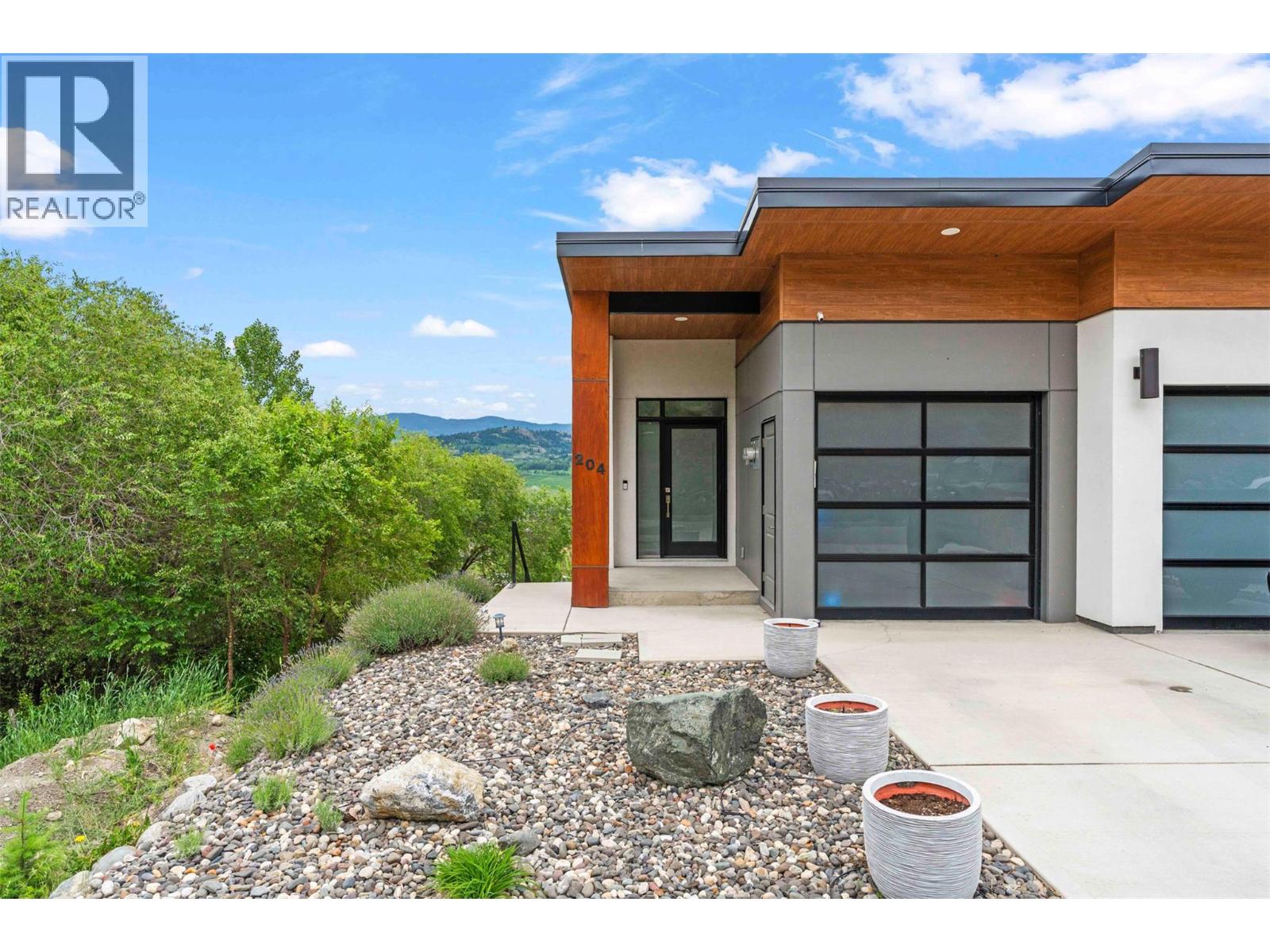 206 Vineyard Way, Vernon, British Columbia  V1H 1Z7 - Photo 3 - 10389059