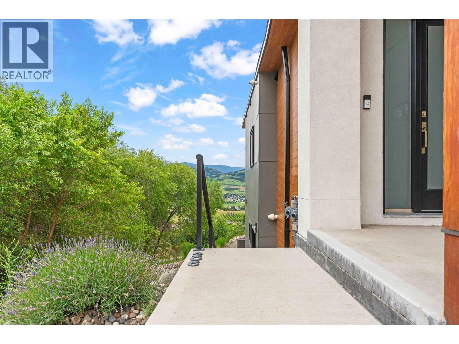 206 Vineyard Way, Vernon, British Columbia  V1H 1Z7 - Photo 6 - 10389059
