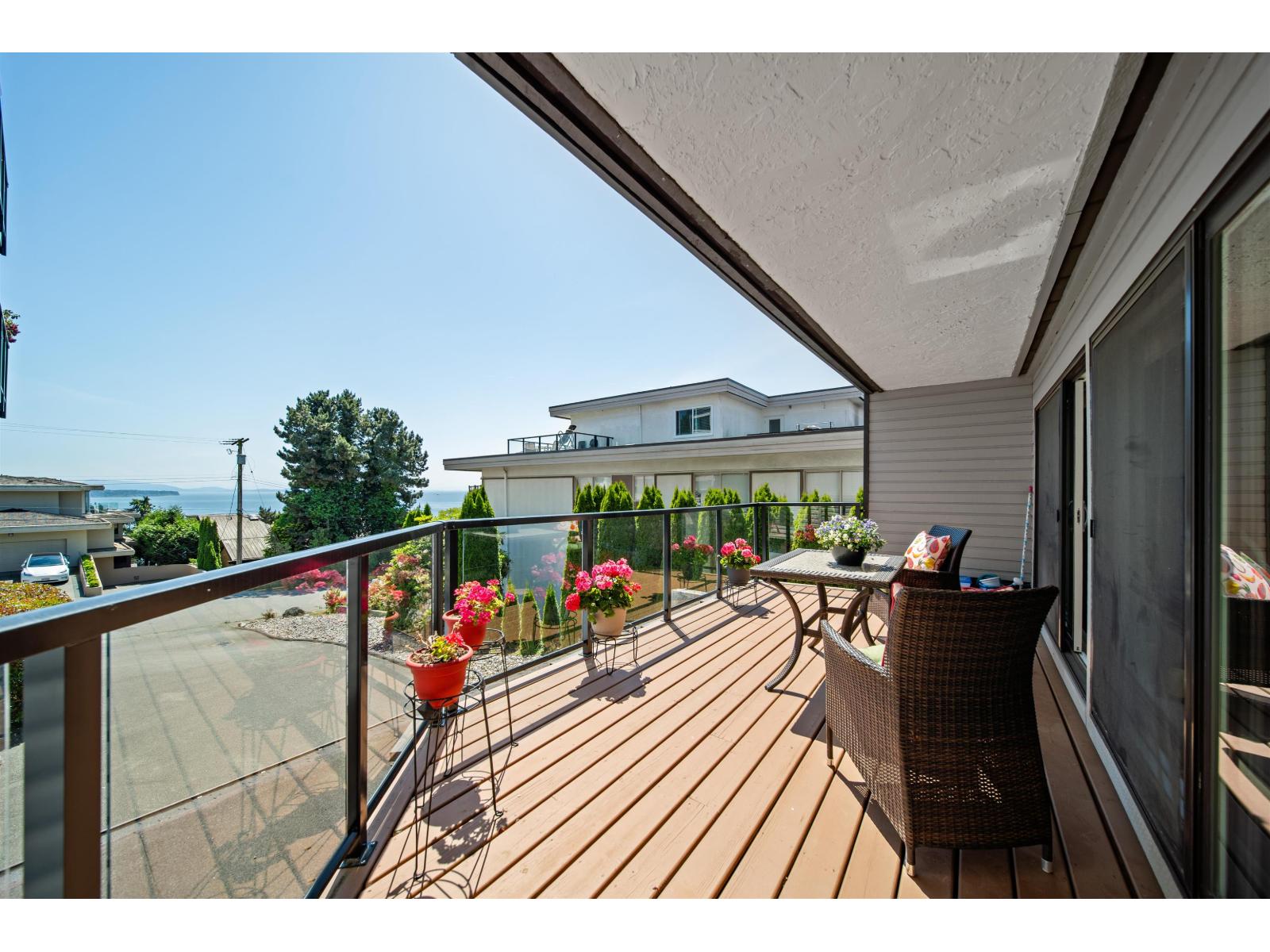 105 15041 Prospect Avenue, White Rock, British Columbia  V4B 2B5 - Photo 4 - R3108683
