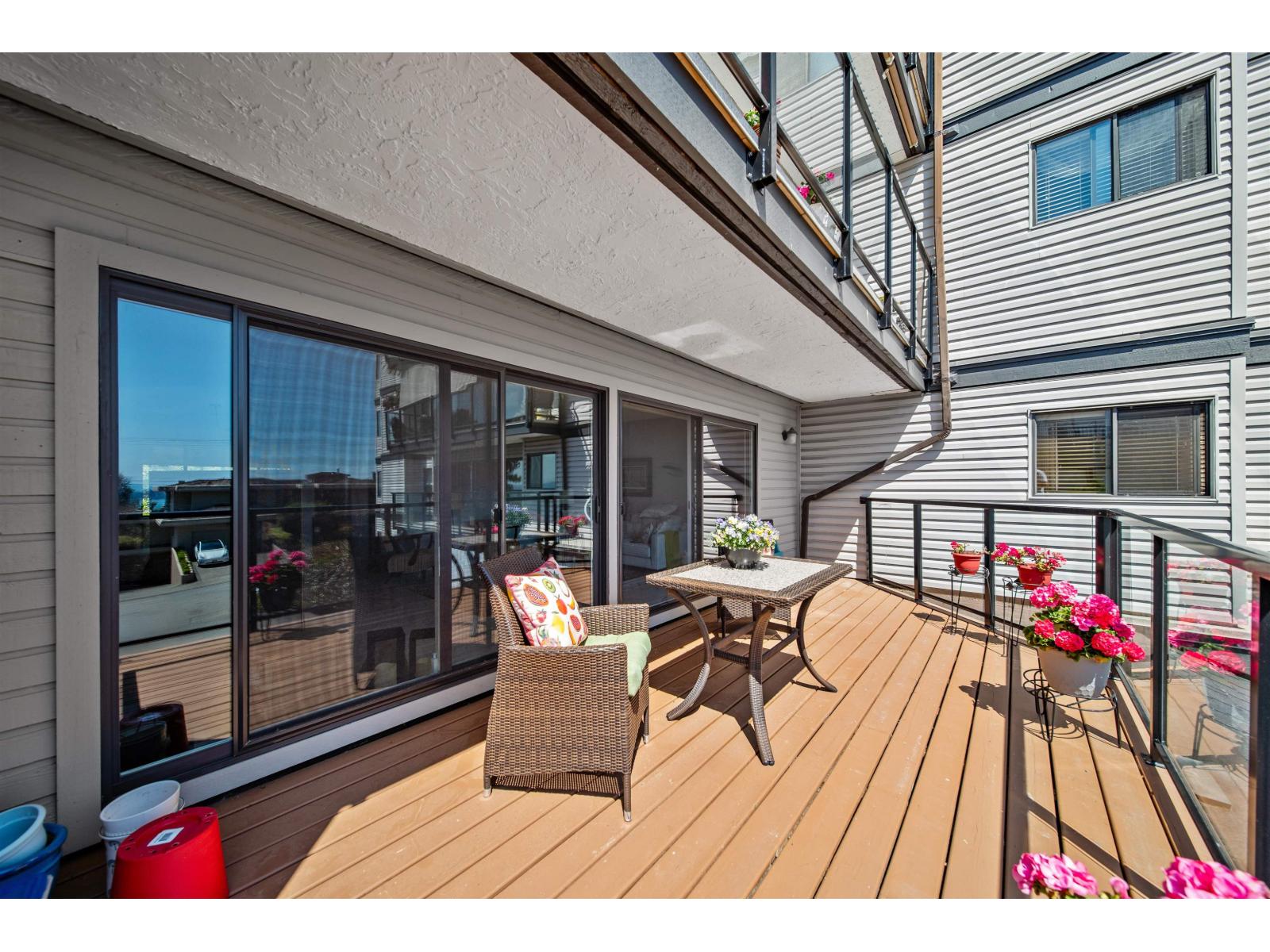 105 15041 Prospect Avenue, White Rock, British Columbia  V4B 2B5 - Photo 5 - R3108683