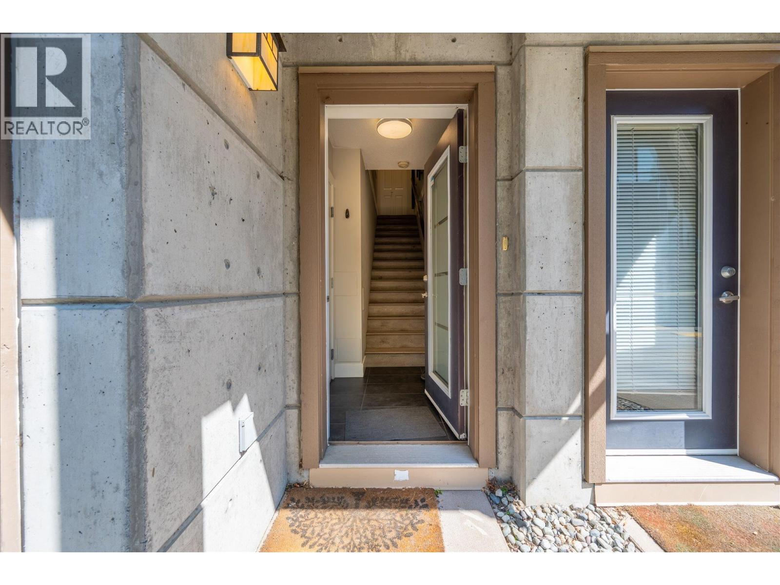 38374 Eaglewind Boulevard, Squamish, British Columbia  V8B 0R8 - Photo 3 - R3129764