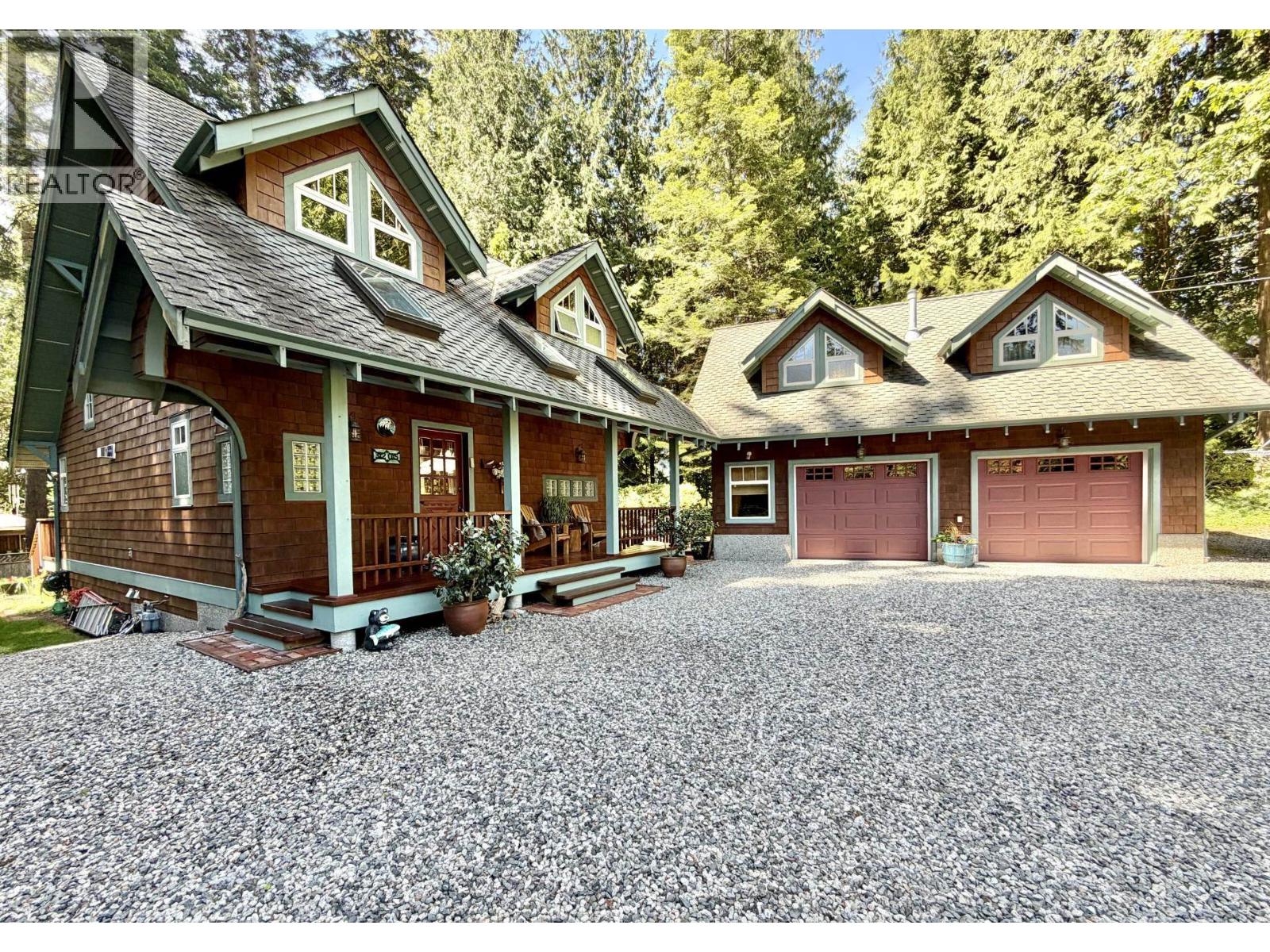 3205 Beach Avenue, Roberts Creek, British Columbia  V0N 2W0 - Photo 2 - R3129778