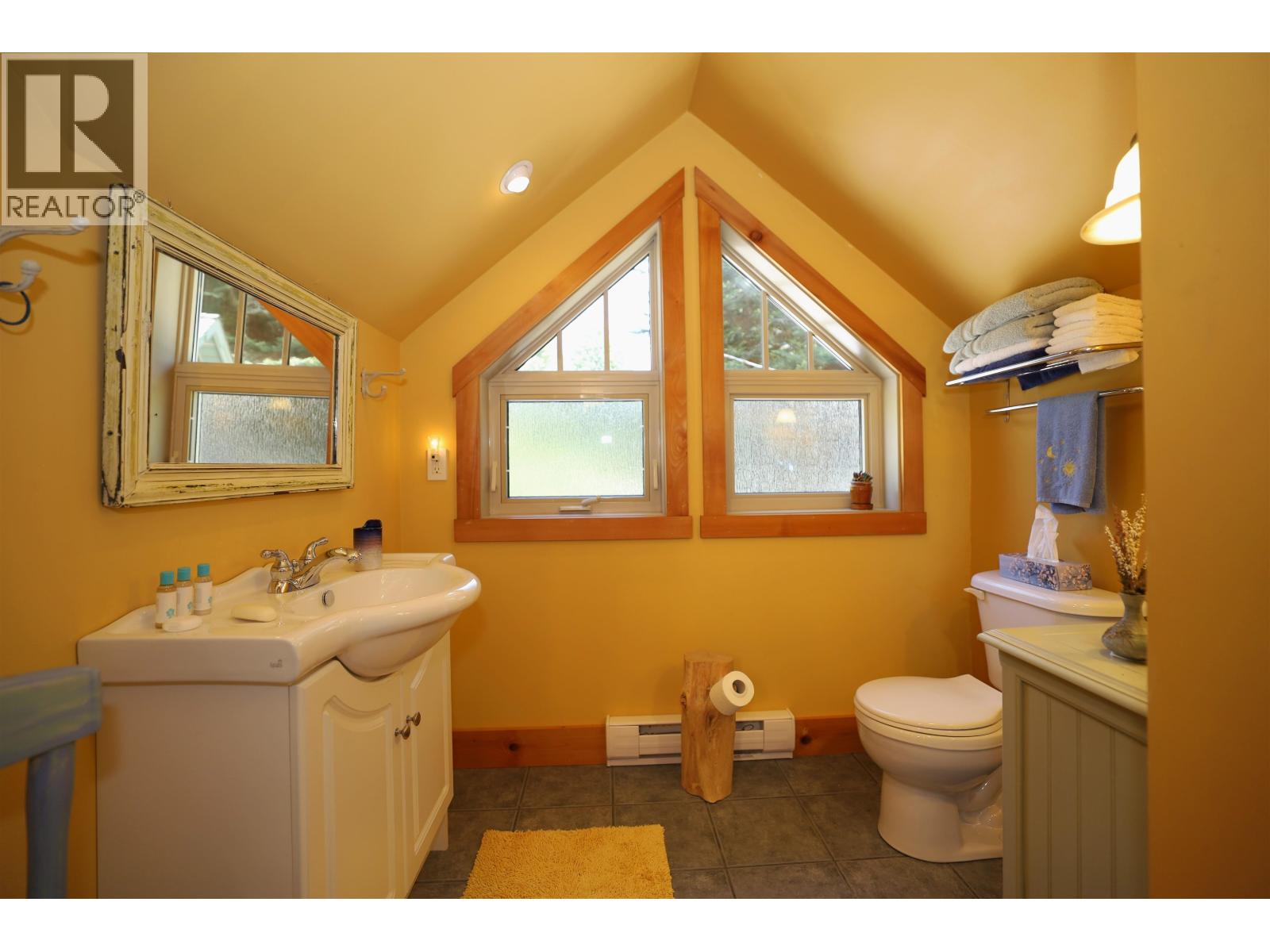 3205 Beach Avenue, Roberts Creek, British Columbia  V0N 2W0 - Photo 35 - R3129778