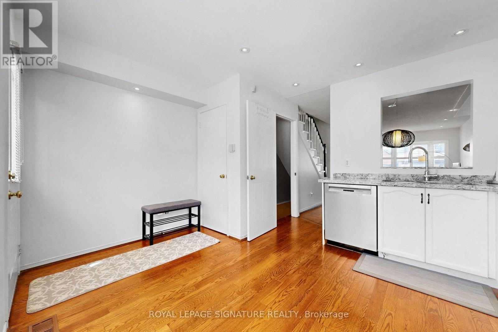 75 Doncaster Avenue, Toronto, Ontario  M4C 5S6 - Photo 13 - E13216314