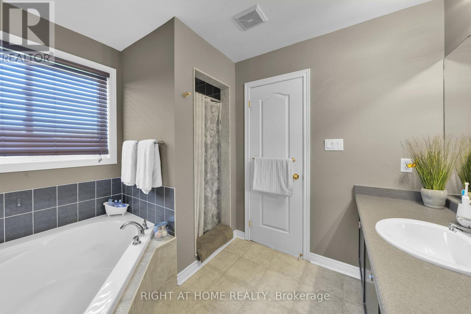 95 Glen Eagles Drive, Clarington, Ontario  L1E 3H8 - Photo 30 - E13216316