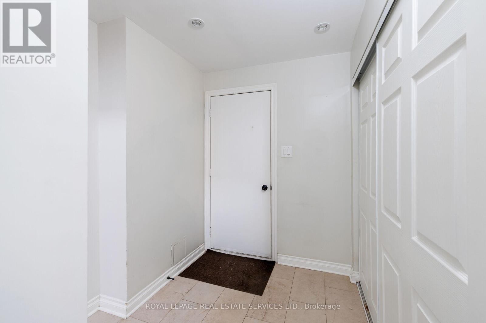 68 Tradewind Drive, Oakville, Ontario  L6L 6K8 - Photo 34 - W12889094