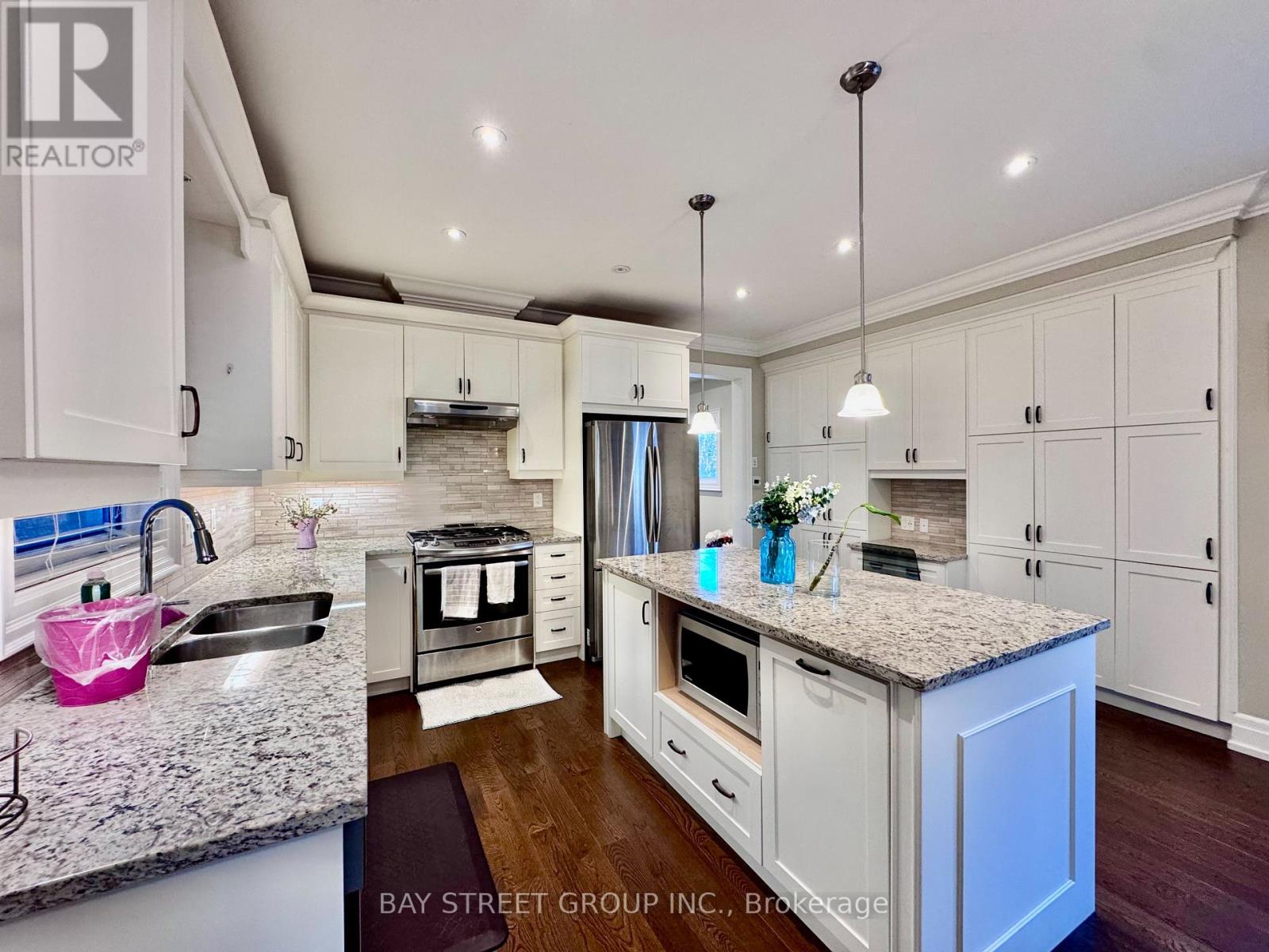 1033 Shaw Drive, Mississauga, Ontario  L5G 3Z3 - Photo 10 - W13109134