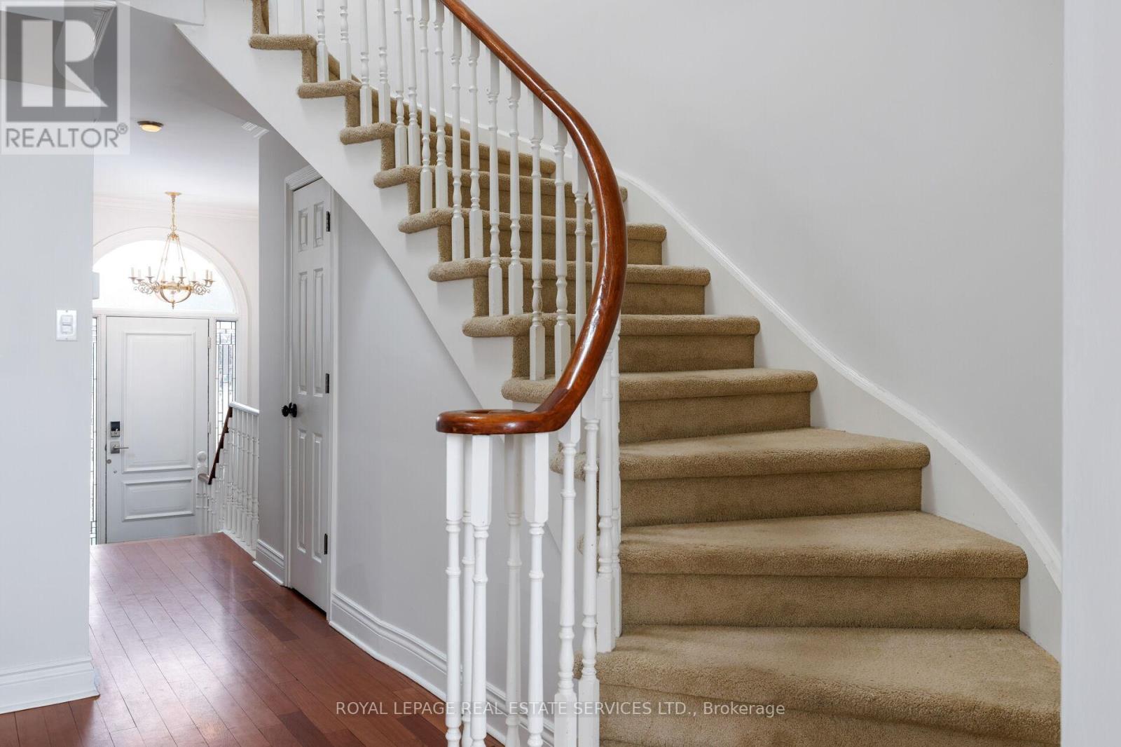 68 Tradewind Drive, Oakville, Ontario  L6L 6K8 - Photo 14 - W12889094