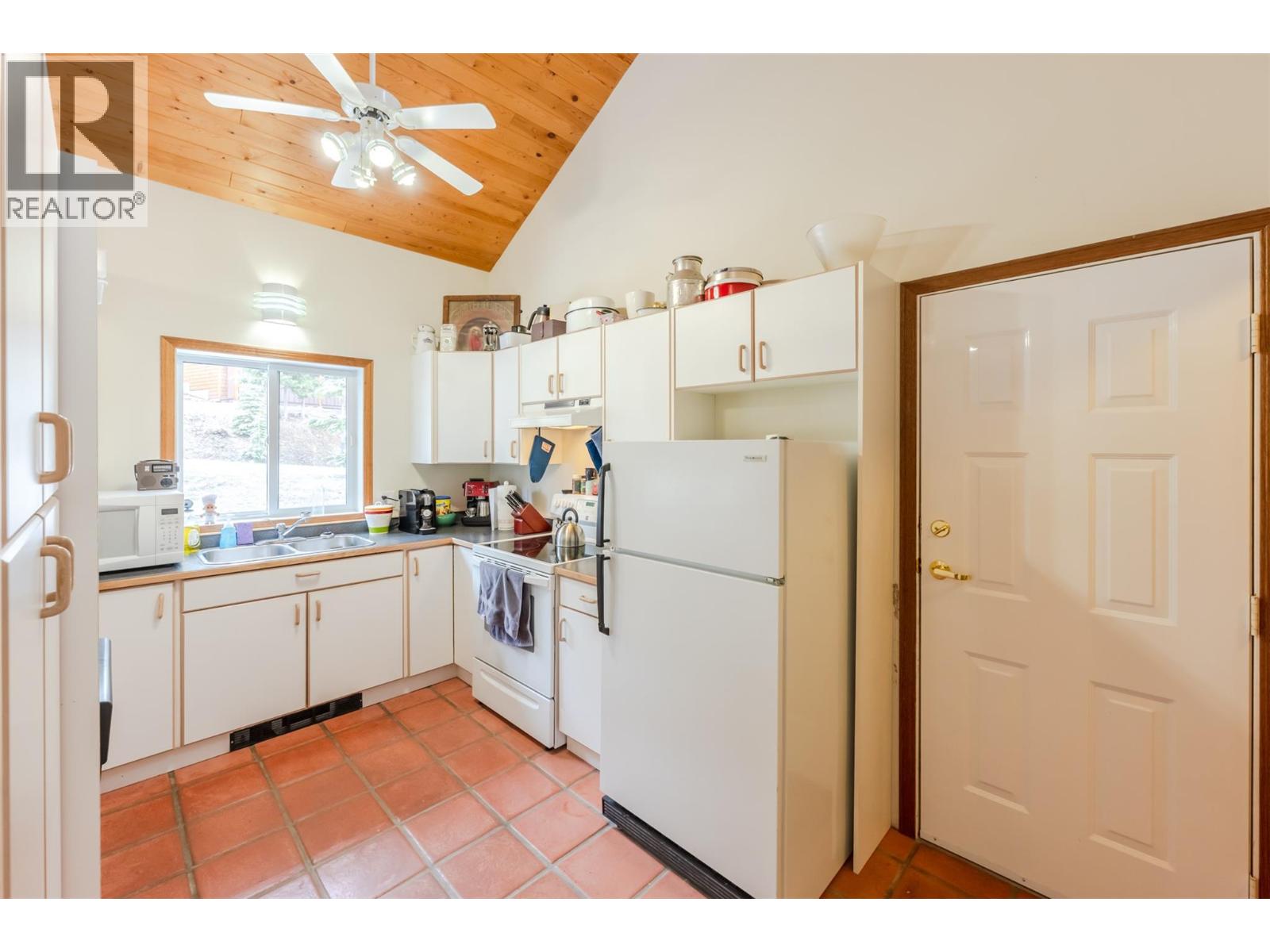 270 Cougar Road, Oliver, British Columbia  V0H 1T8 - Photo 4 - 10387832