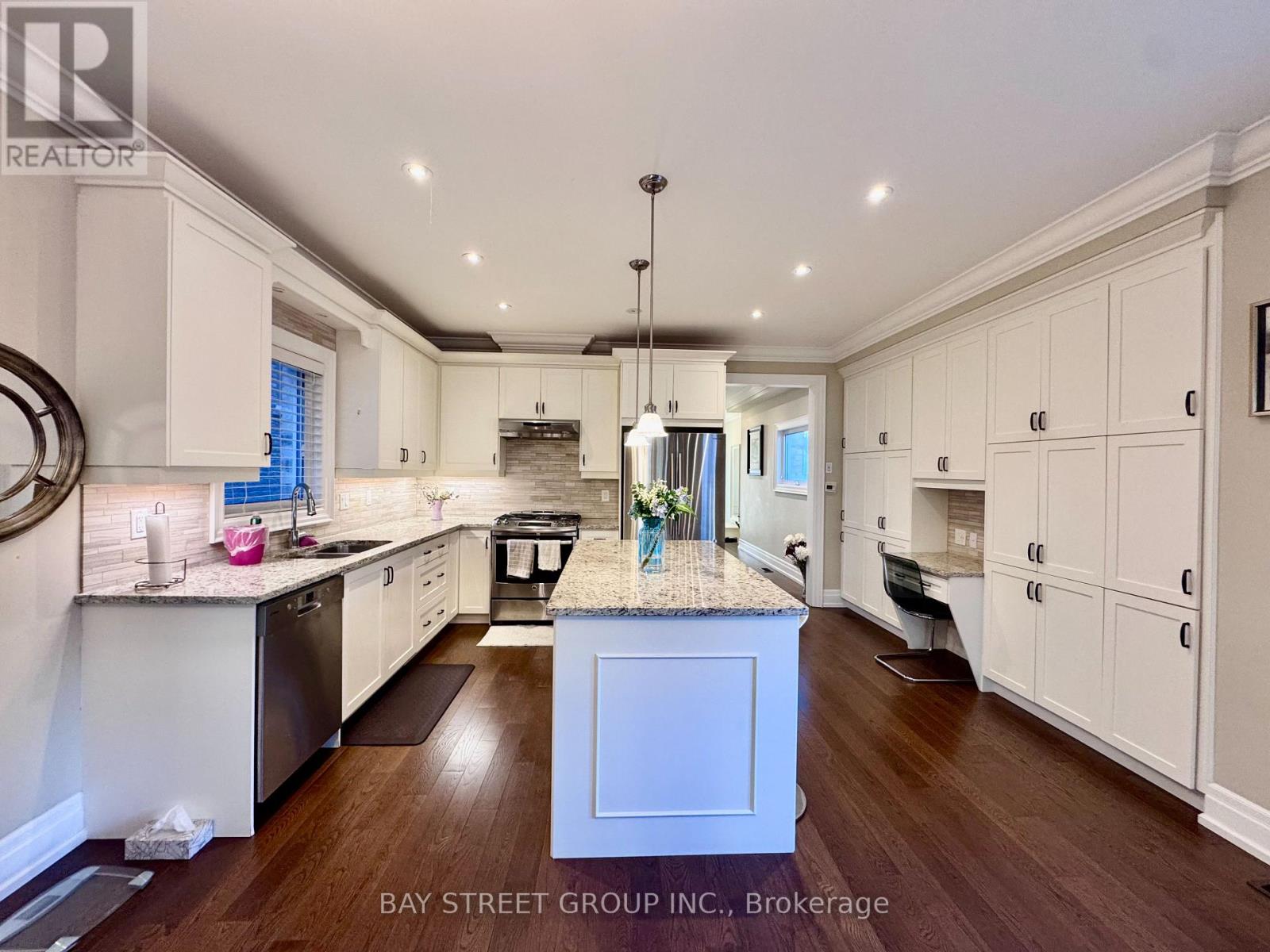 1033 Shaw Drive, Mississauga, Ontario  L5G 3Z3 - Photo 11 - W13109134