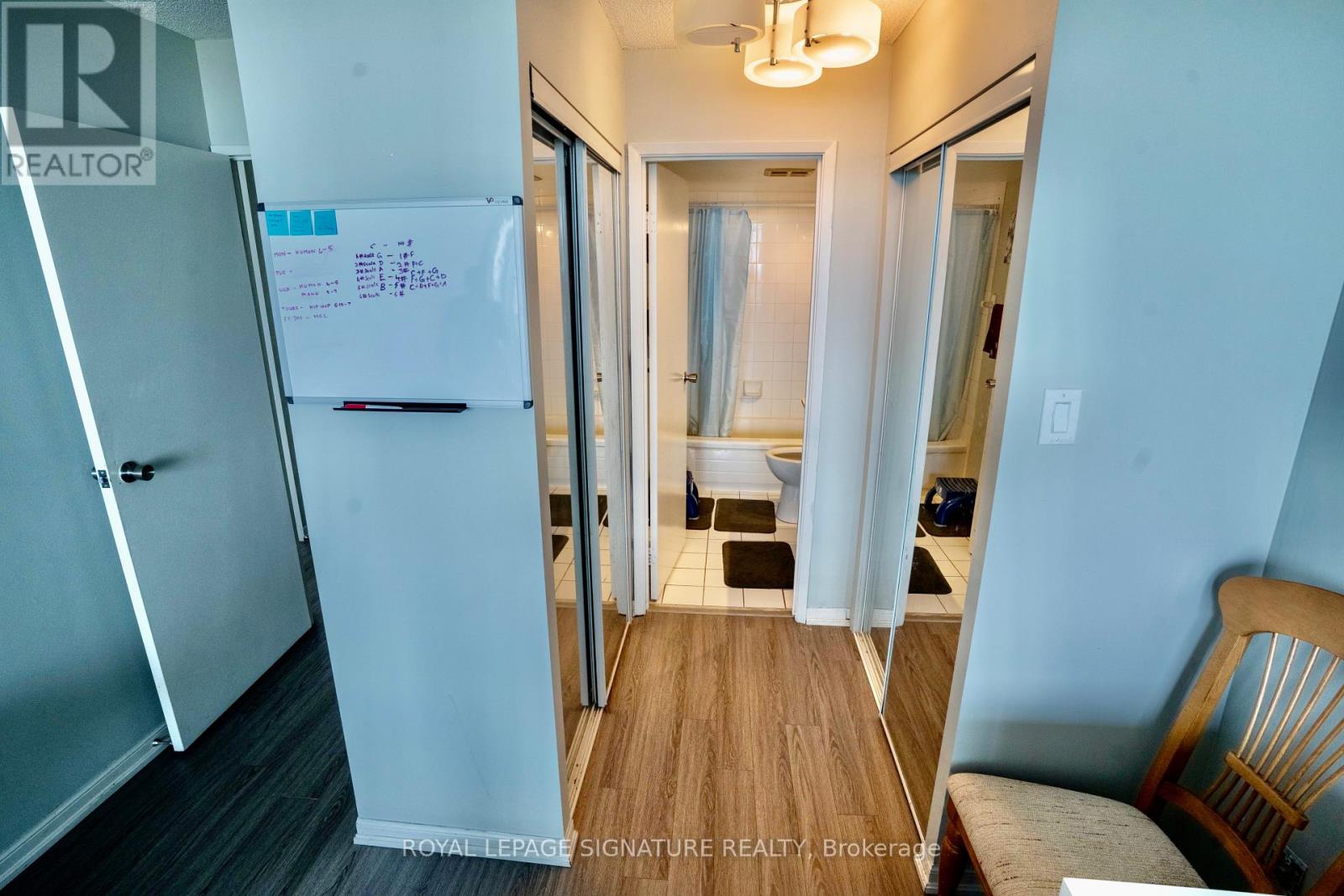 1905 - 550 Webb Drive, Mississauga, Ontario  L5B 3Y4 - Photo 4 - W13214144