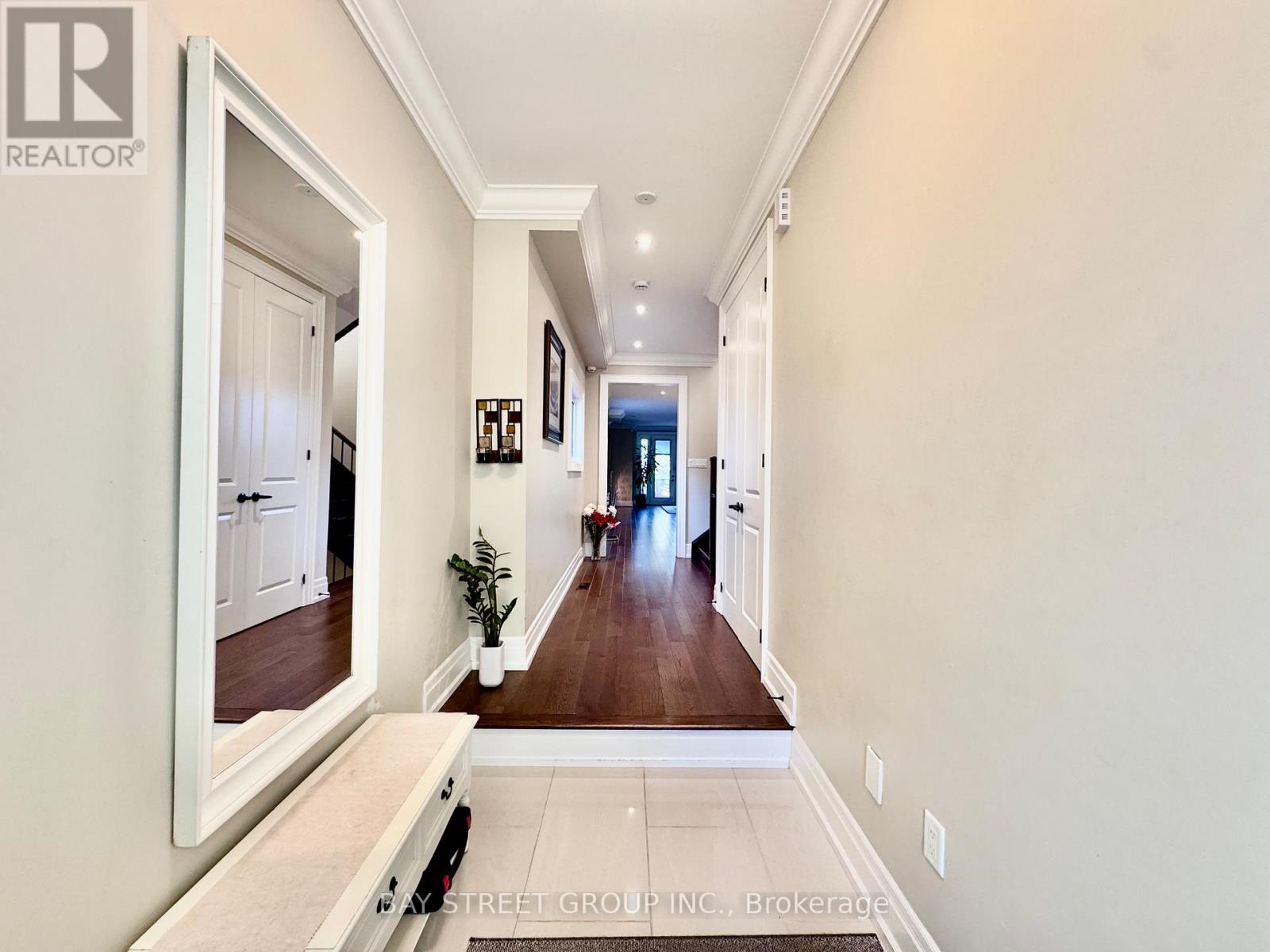 1033 Shaw Drive, Mississauga, Ontario  L5G 3Z3 - Photo 7 - W13109134