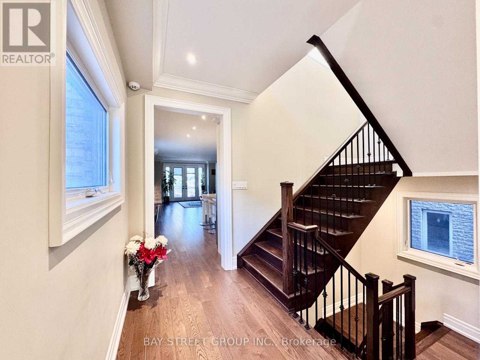 1033 Shaw Drive, Mississauga, Ontario  L5G 3Z3 - Photo 8 - W13109134