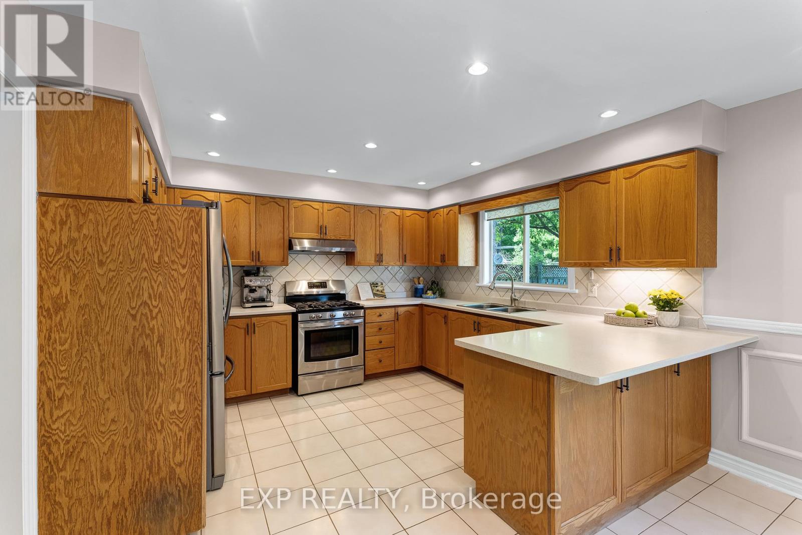 374 Savage Road, Newmarket, Ontario  L3X 1S3 - Photo 12 - N13216272
