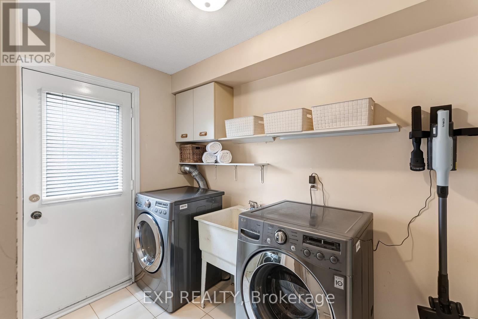 374 Savage Road, Newmarket, Ontario  L3X 1S3 - Photo 18 - N13216272