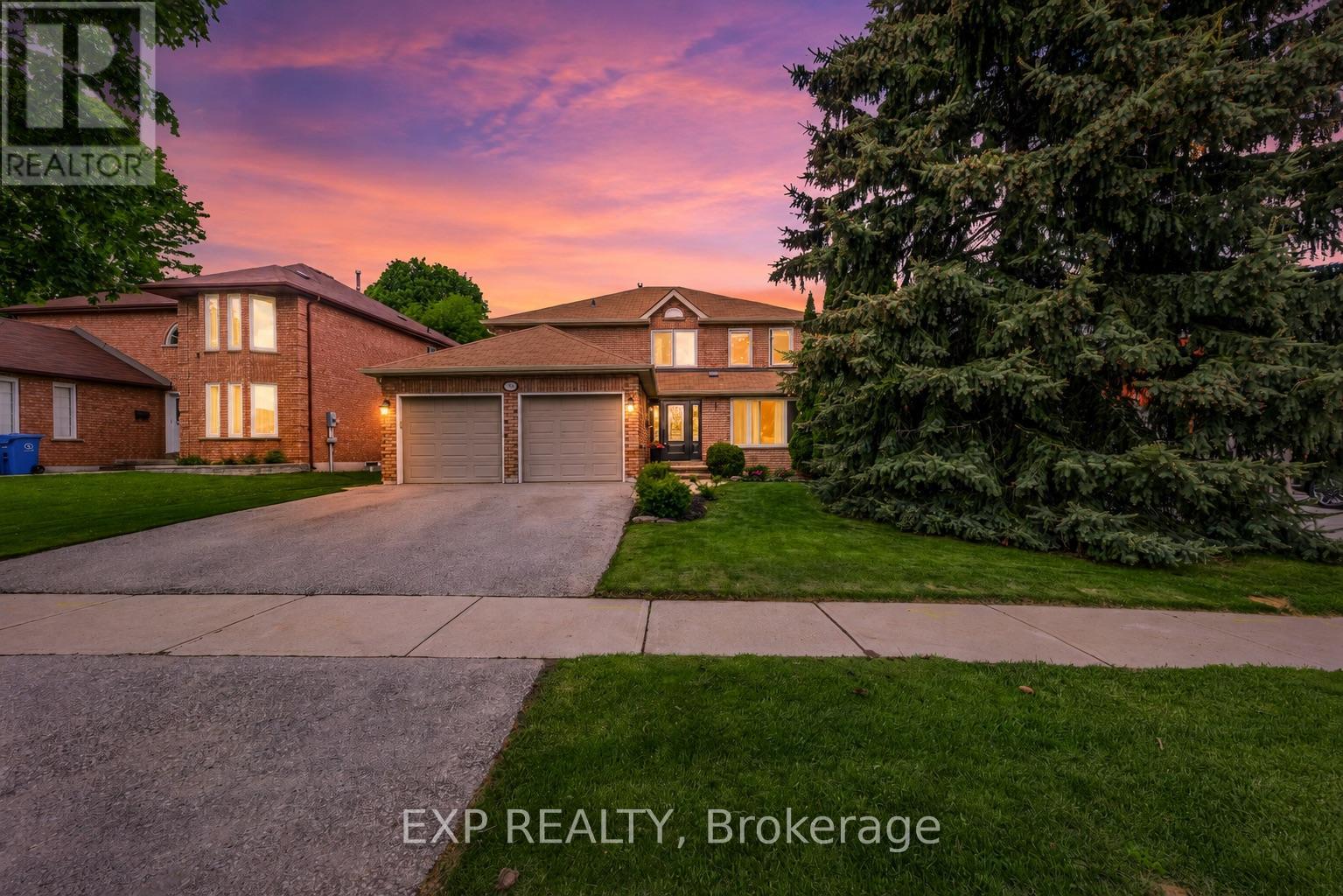 374 Savage Road, Newmarket, Ontario  L3X 1S3 - Photo 2 - N13216272