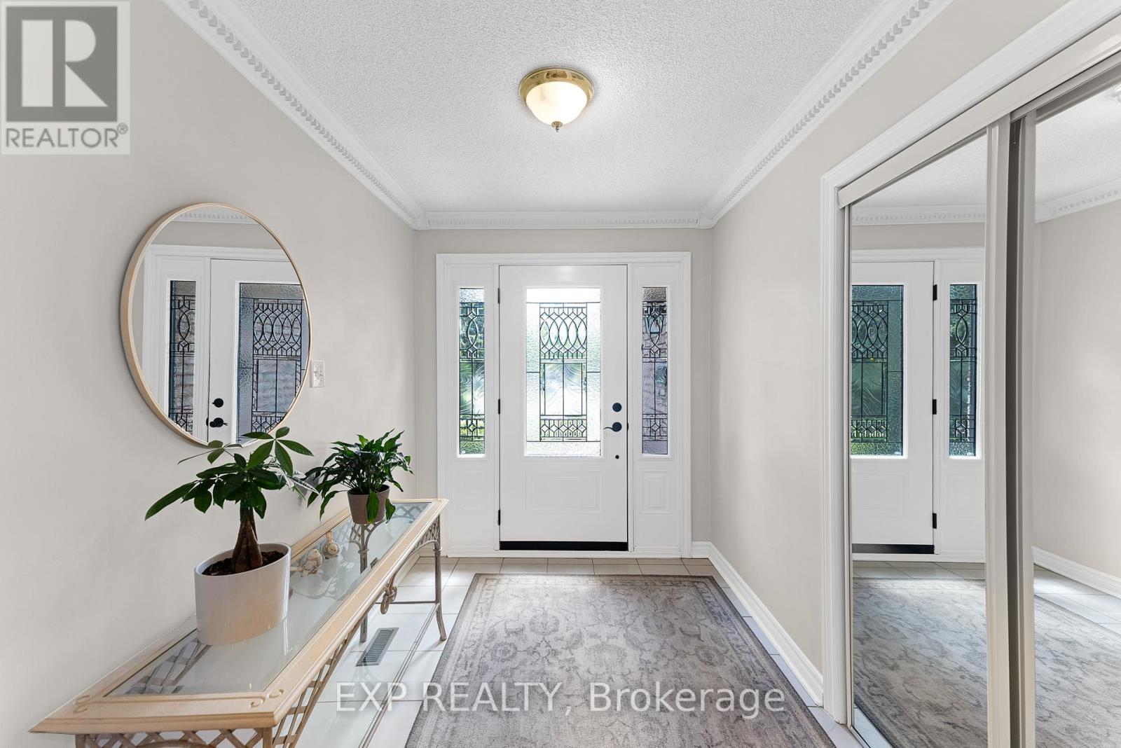374 Savage Road, Newmarket, Ontario  L3X 1S3 - Photo 4 - N13216272