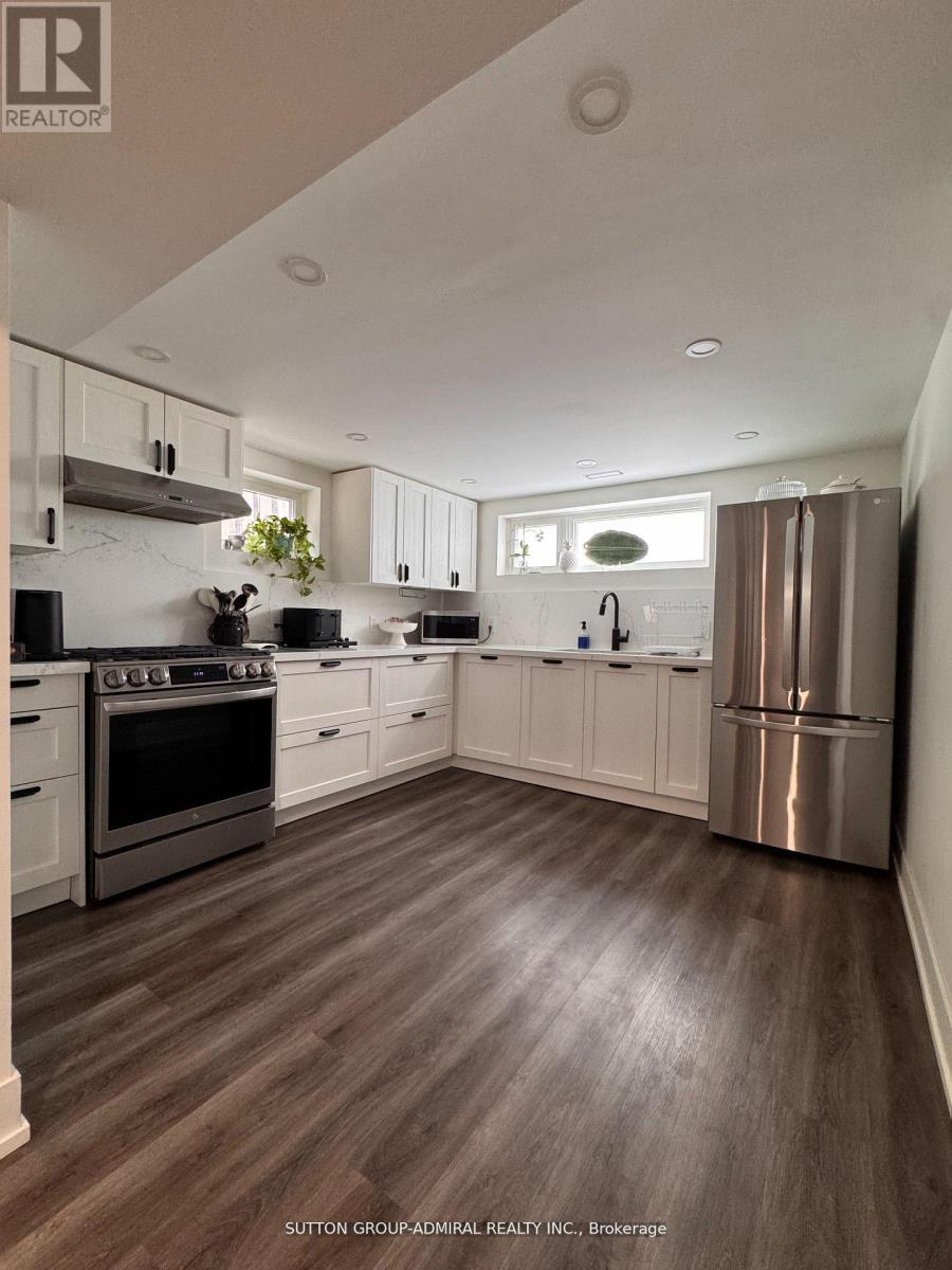 Lower - 6 Frankfort Avenue, Toronto, Ontario  M6L 2Y2 - Photo 10 - W13216286