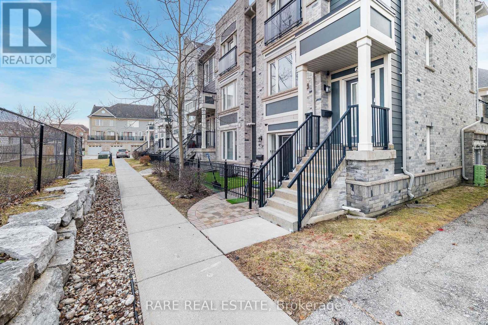 28 - 60 Fairwood Circle, Brampton, Ontario  L6R 0Y6 - Photo 3 - W13216318