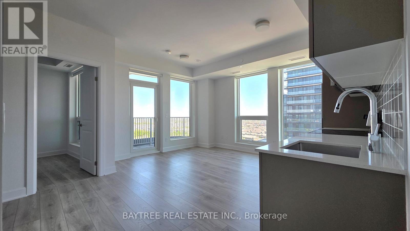 1601 - 3240 William Coltson Avenue, Oakville, Ontario  L6H 8C8 - Photo 4 - W13216322
