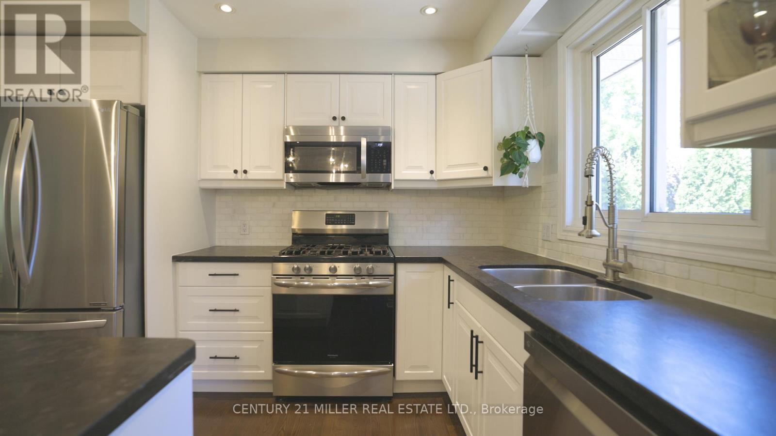 1259 Richards Crescent, Oakville, Ontario  L6H 1R5 - Photo 5 - W13216354