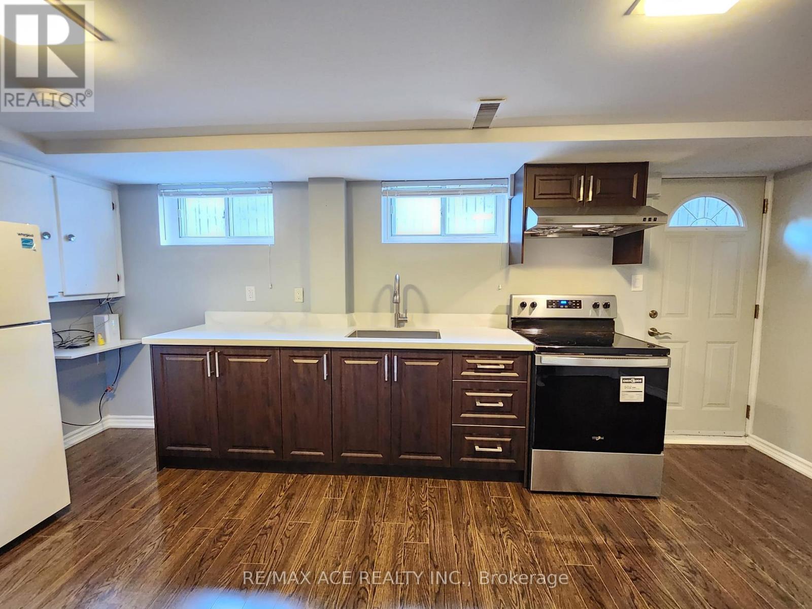 Bsmt - 6 W Deane Park Drive, Toronto, Ontario  M9B 2R4 - Photo 2 - W13216366