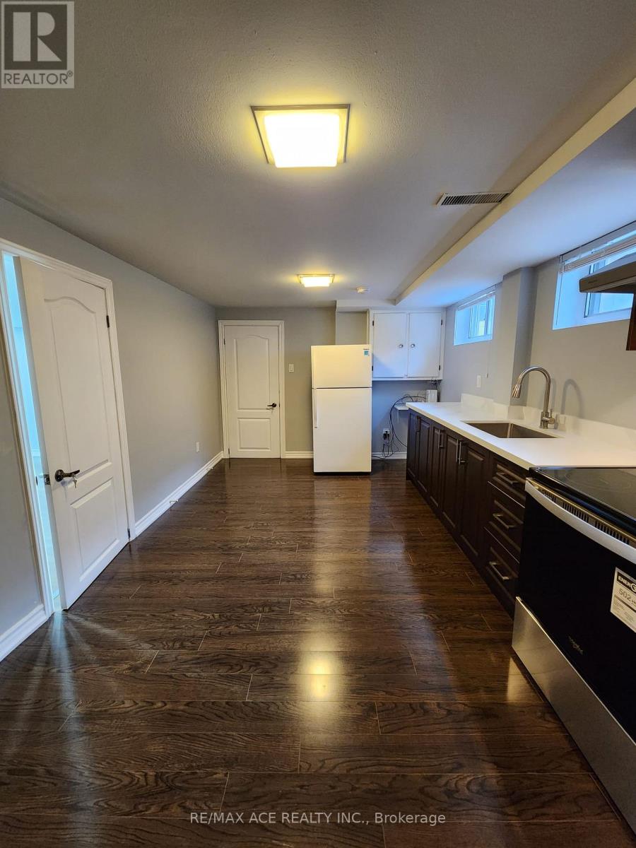 Bsmt - 6 W Deane Park Drive, Toronto, Ontario  M9B 2R4 - Photo 4 - W13216366