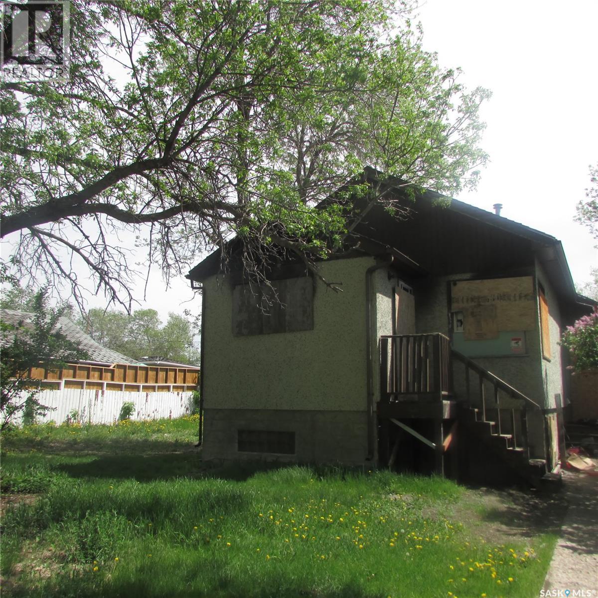 1051 Wascana Street, Regina, Saskatchewan  S4T 4H8 - Photo 2 - SK027678