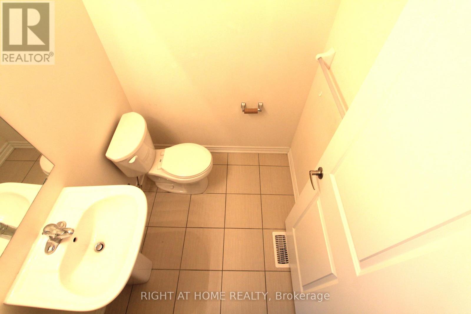 67 Puisaya Drive, Richmond Hill, Ontario  L4E 1L2 - Photo 15 - N13206306