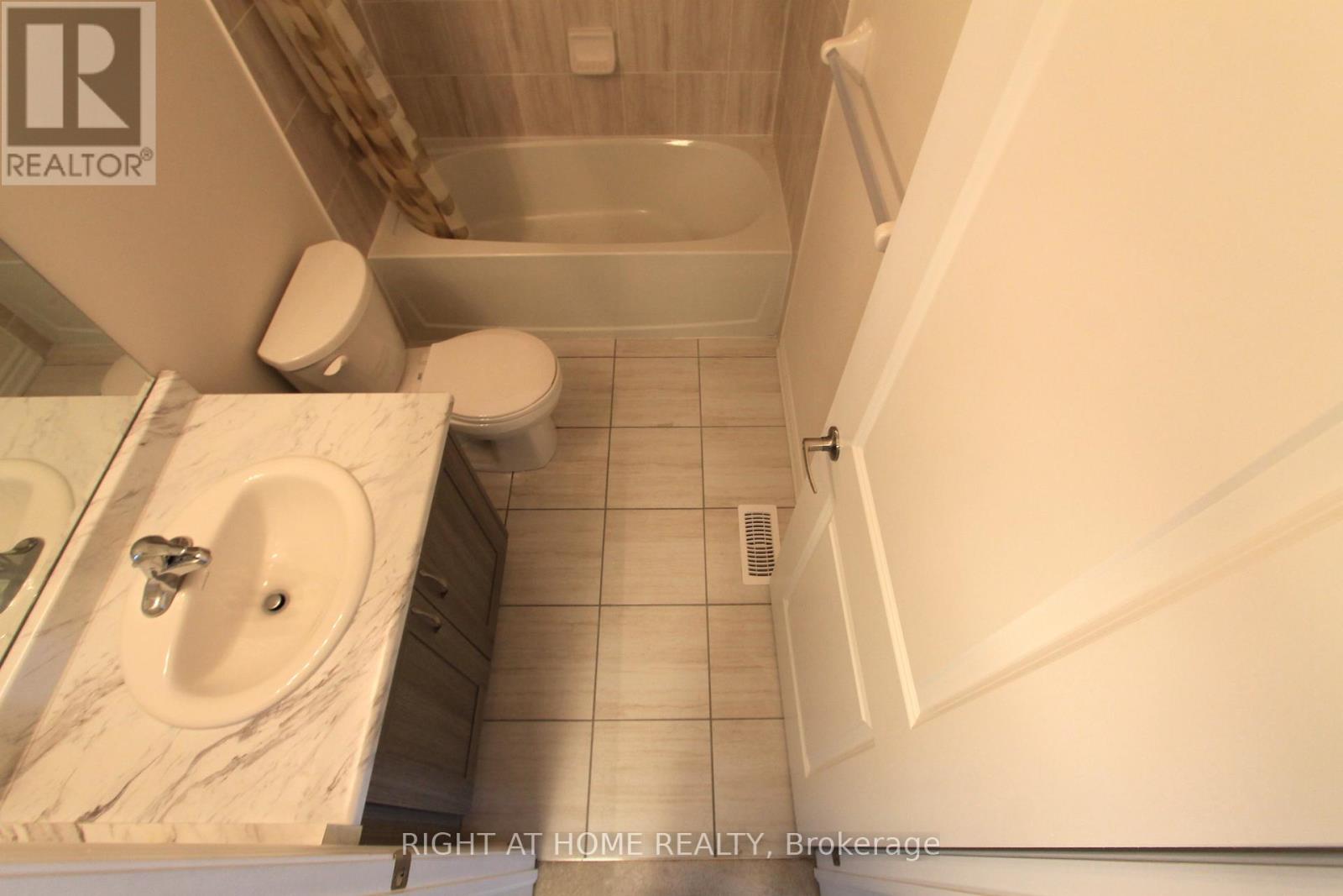 67 Puisaya Drive, Richmond Hill, Ontario  L4E 1L2 - Photo 20 - N13206306