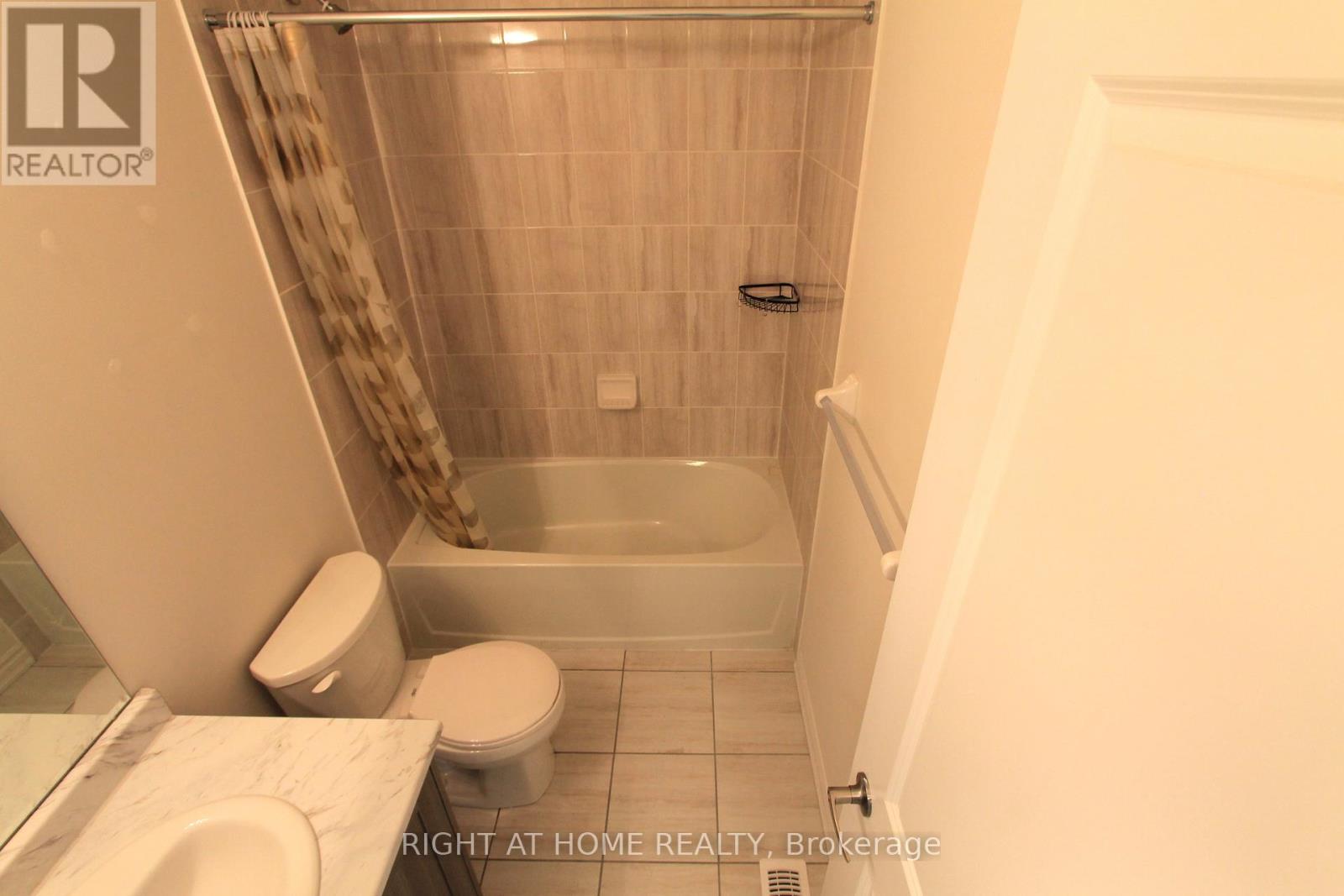 67 Puisaya Drive, Richmond Hill, Ontario  L4E 1L2 - Photo 19 - N13206306