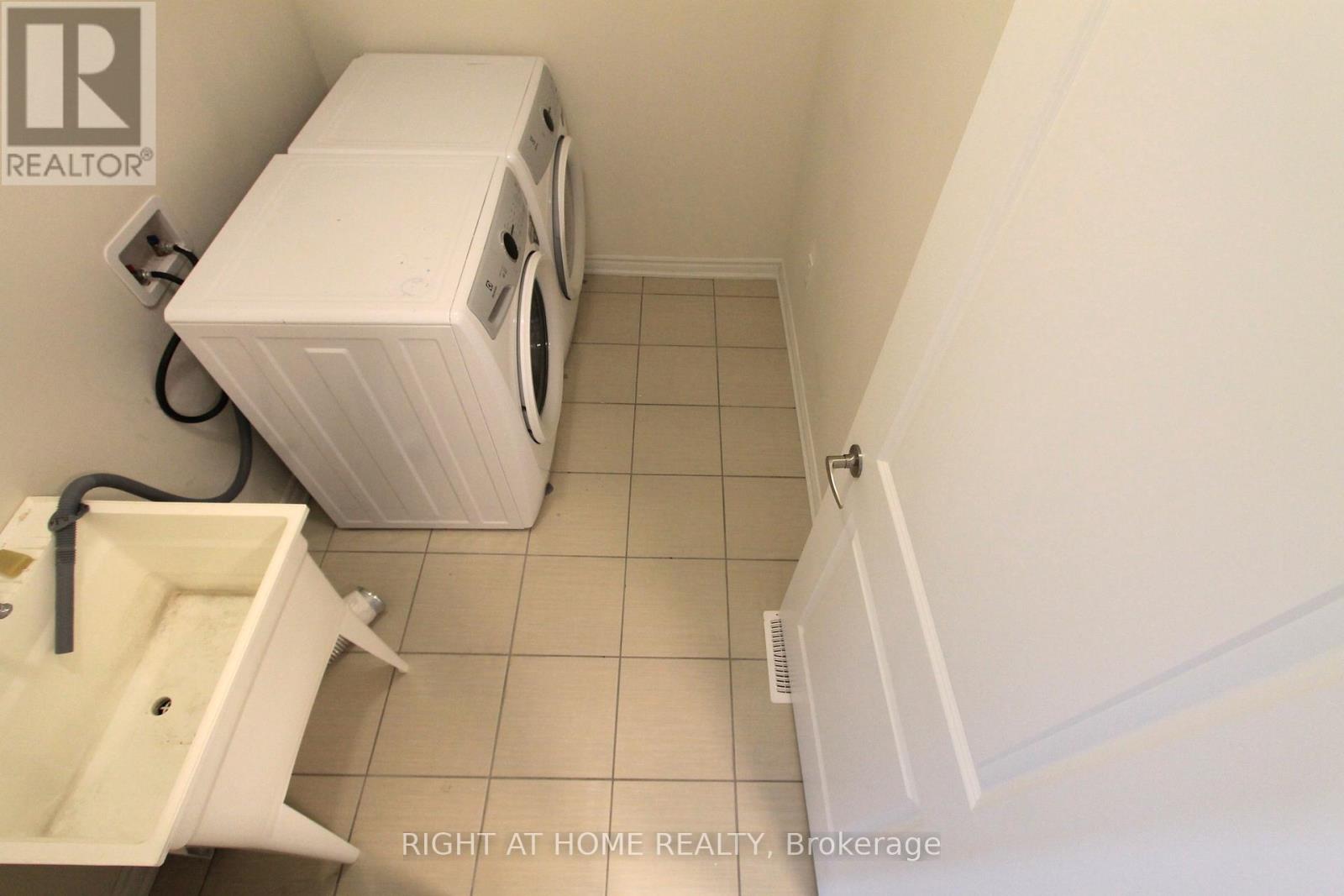 67 Puisaya Drive, Richmond Hill, Ontario  L4E 1L2 - Photo 21 - N13206306